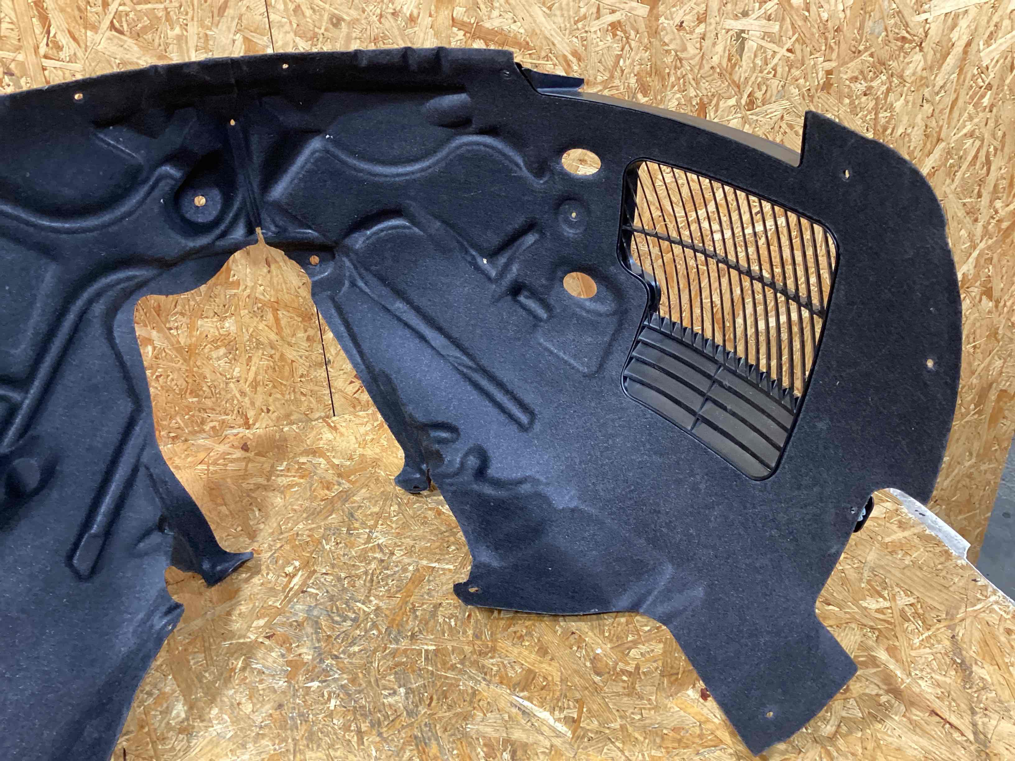 Защита арок передняя правая (подкрылок) Porsche Cayenne 261125-124