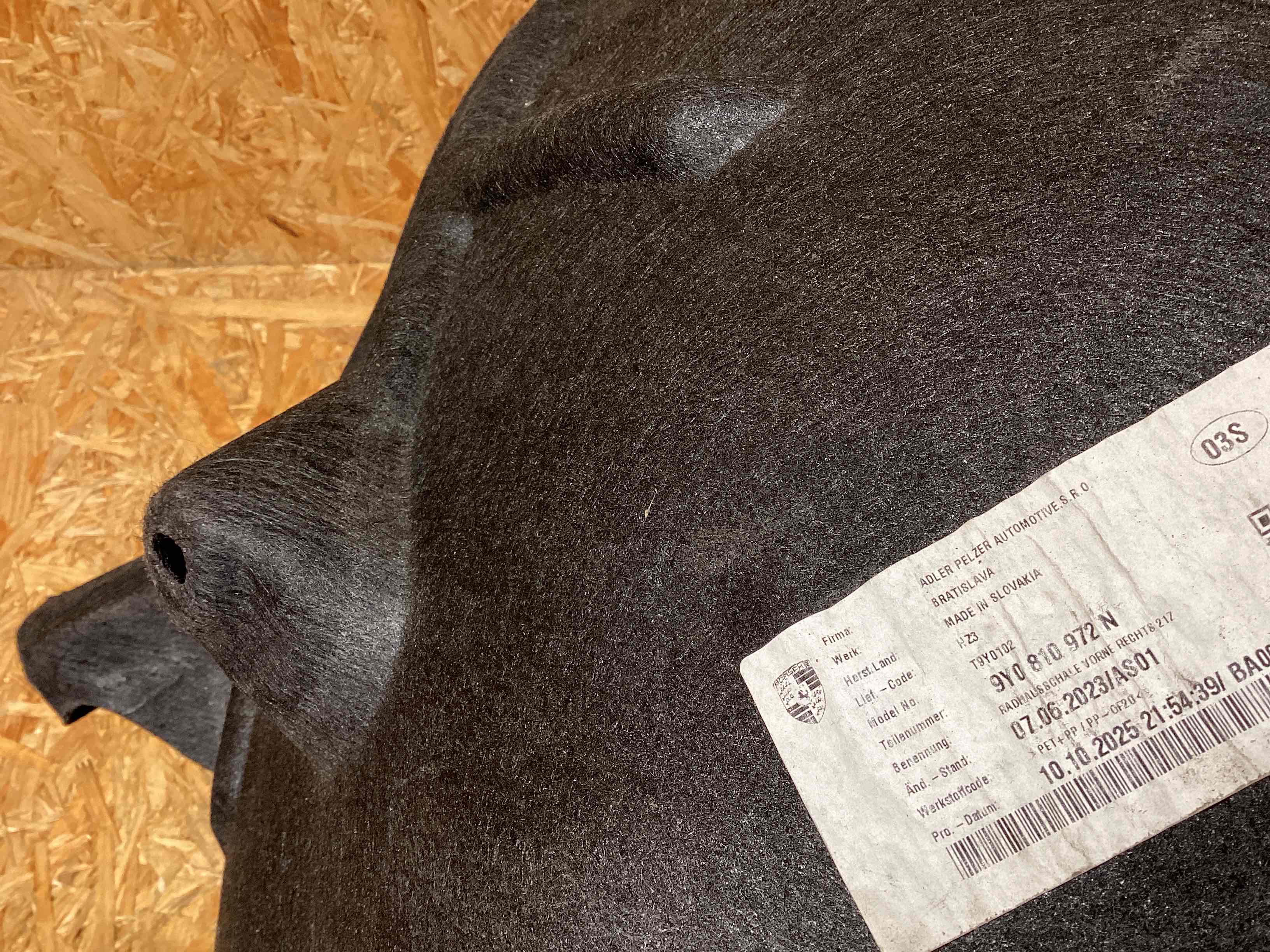 Защита арок передняя правая (подкрылок) Porsche Cayenne 261125-124