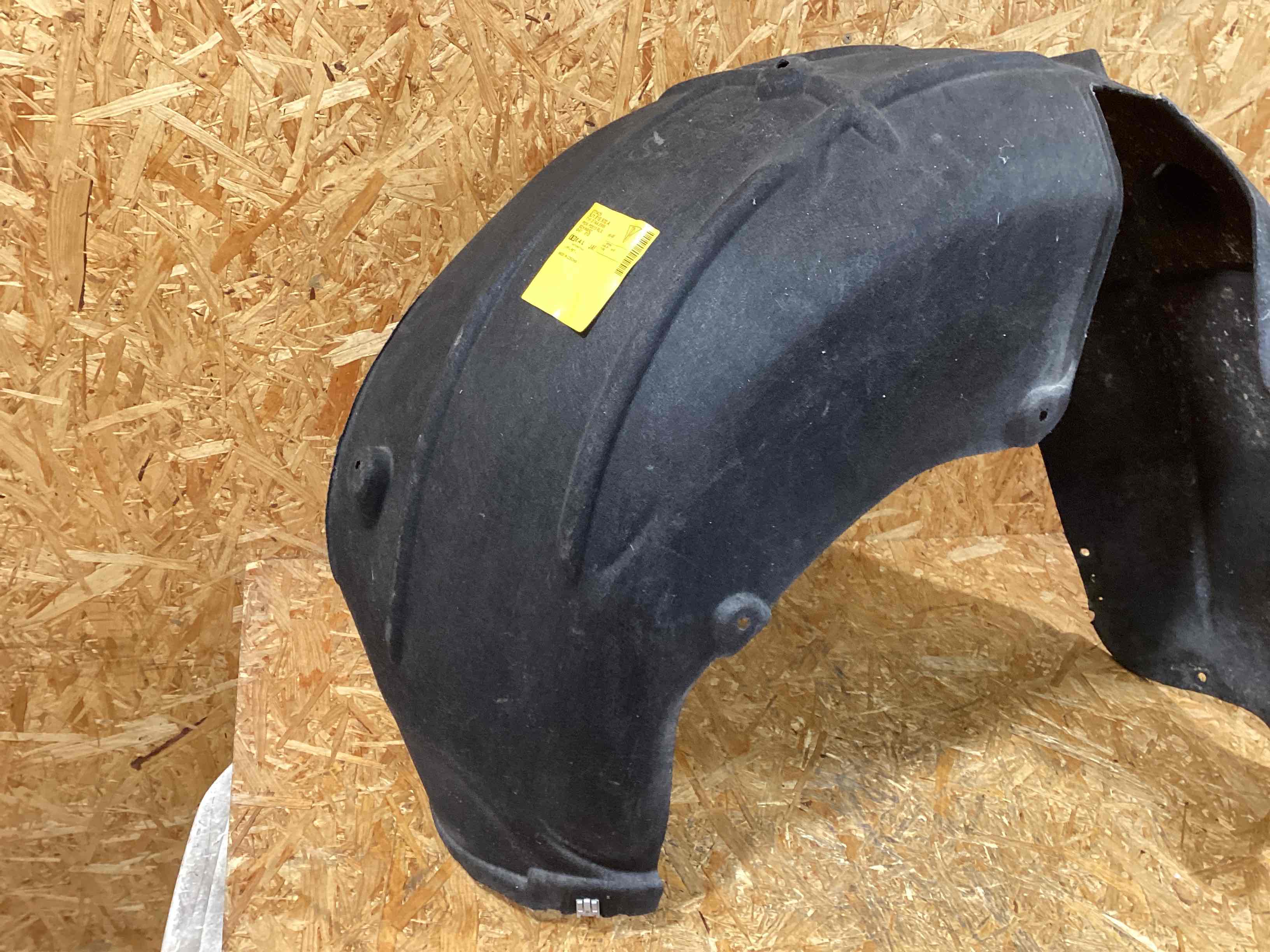 Защита арок задняя правая (подкрылок) Porsche Taycan 261125-126