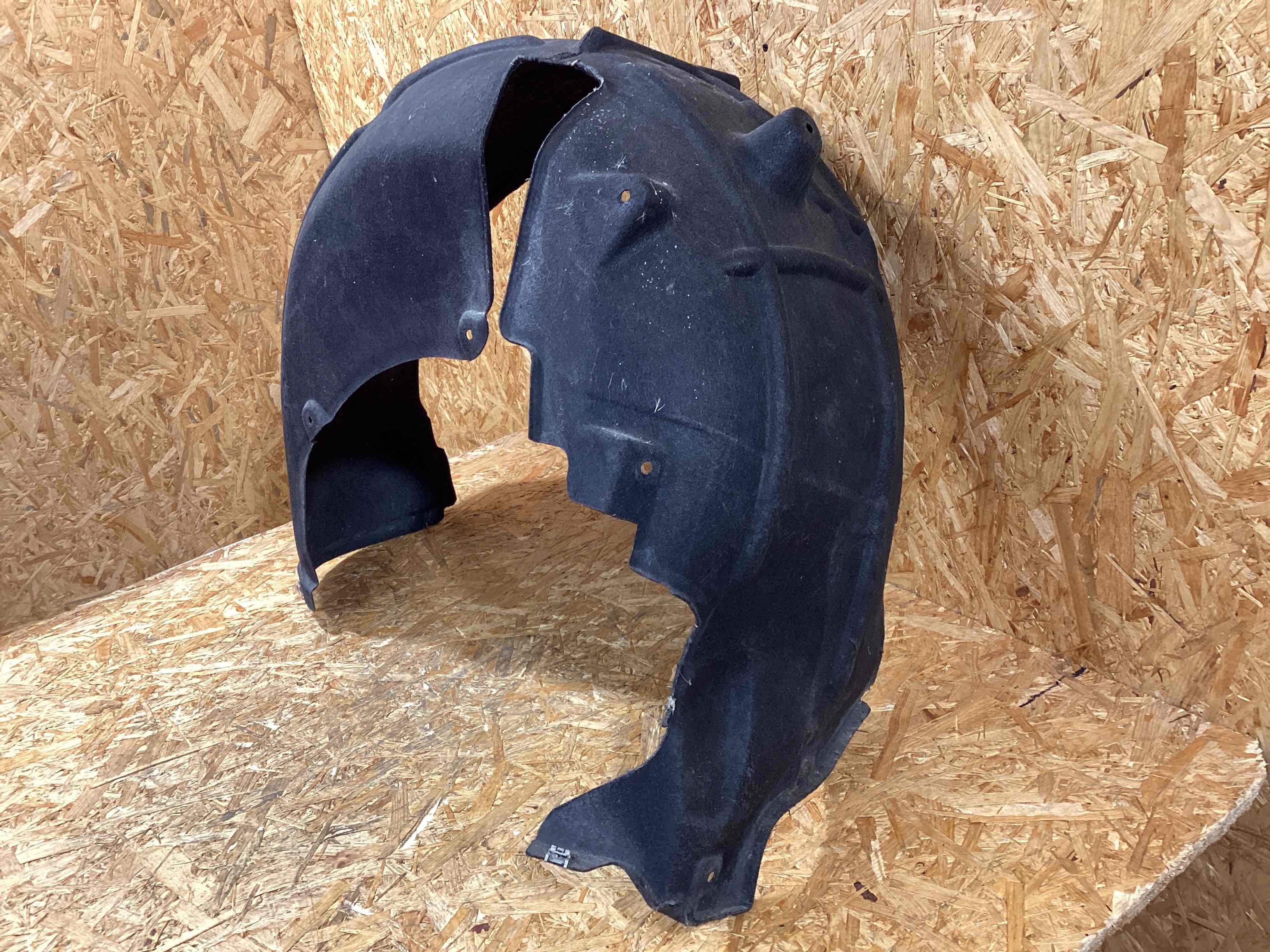 Защита арок задняя правая (подкрылок) Porsche Taycan 261125-126