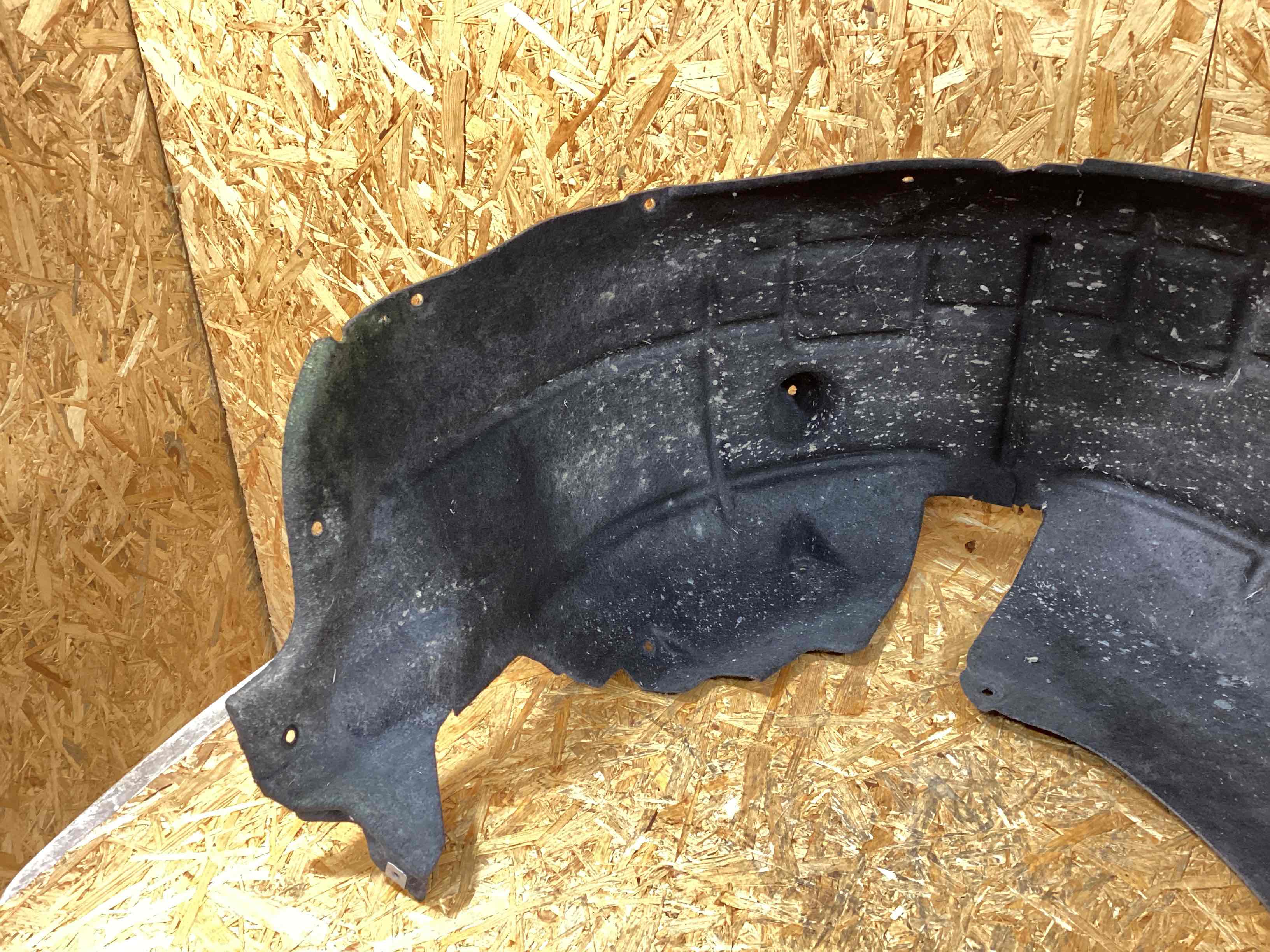 Защита арок задняя правая (подкрылок) Porsche Taycan 261125-126