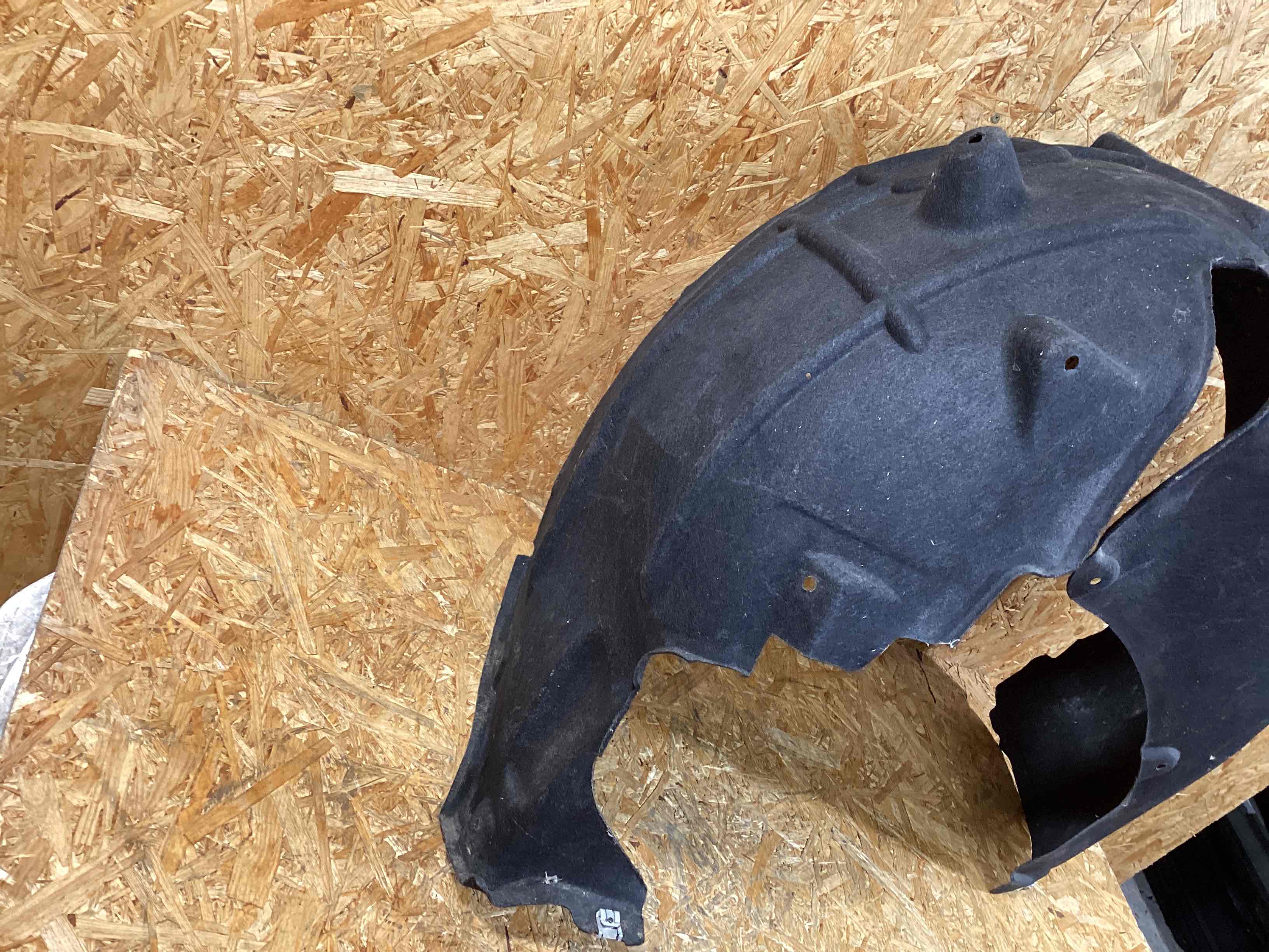 Защита арок задняя левая (подкрылок) Porsche Taycan 261125-127