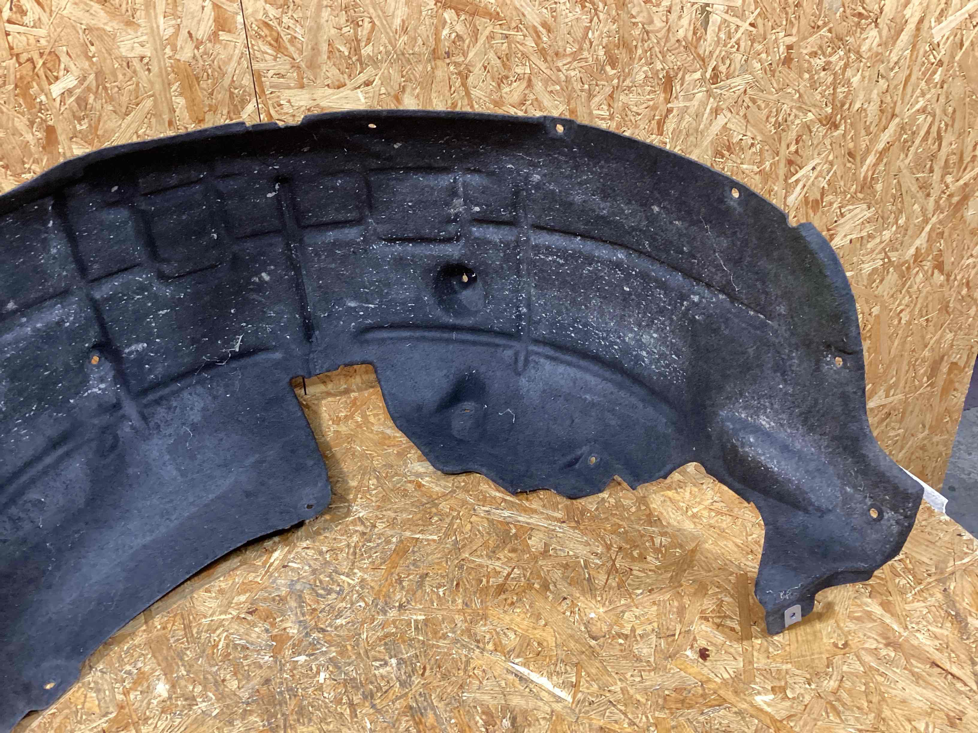 Защита арок задняя левая (подкрылок) Porsche Taycan 261125-127