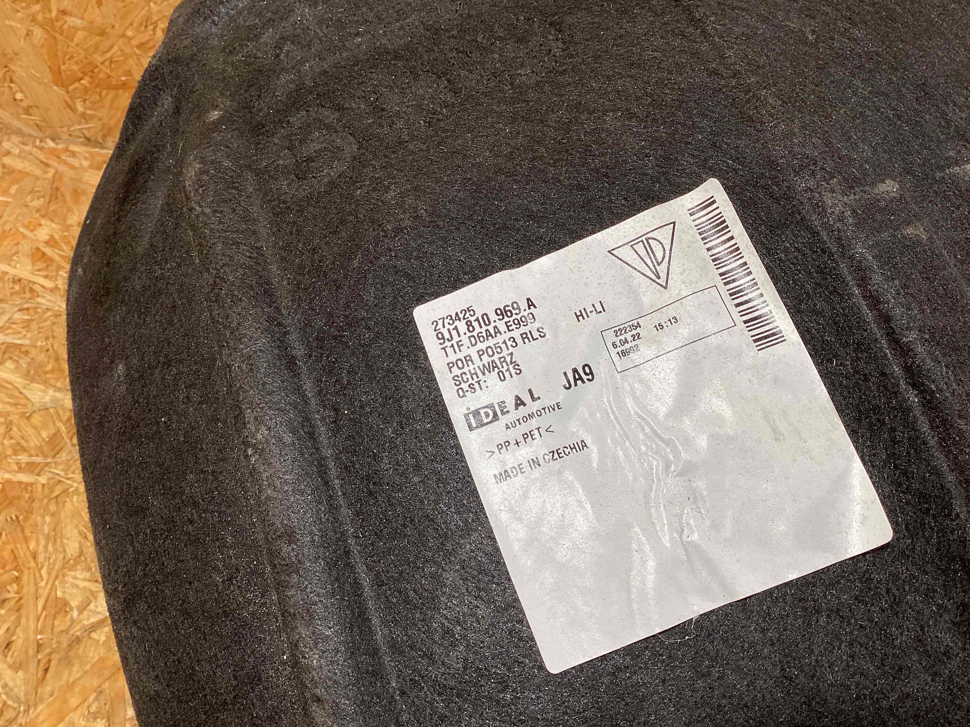 Защита арок задняя левая (подкрылок) Porsche Taycan 261125-127