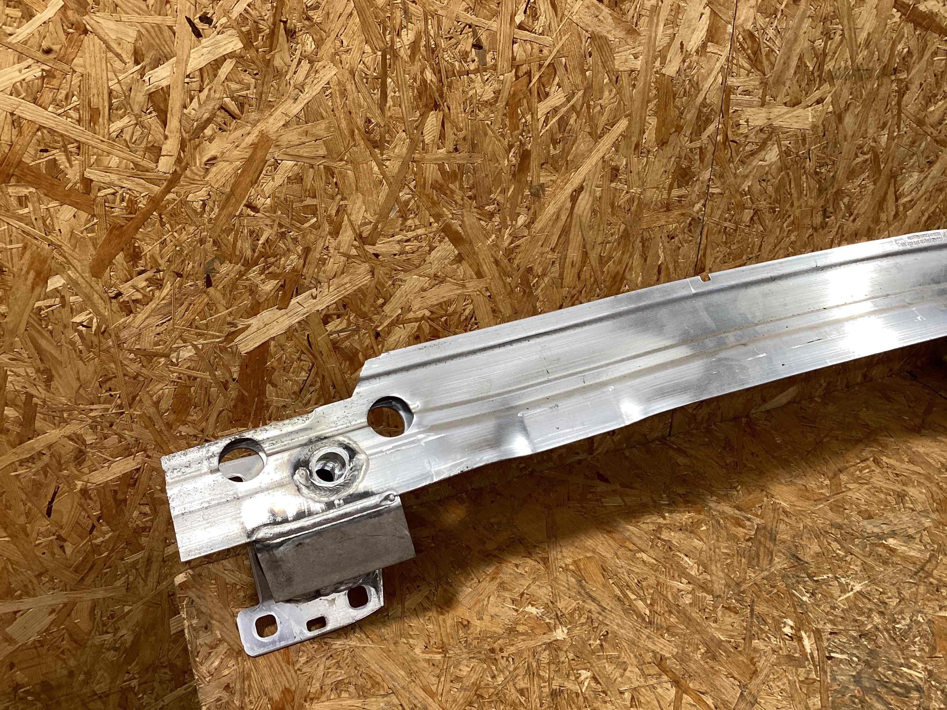 Усилитель бампера заднего Porsche Cayenne 261125-132