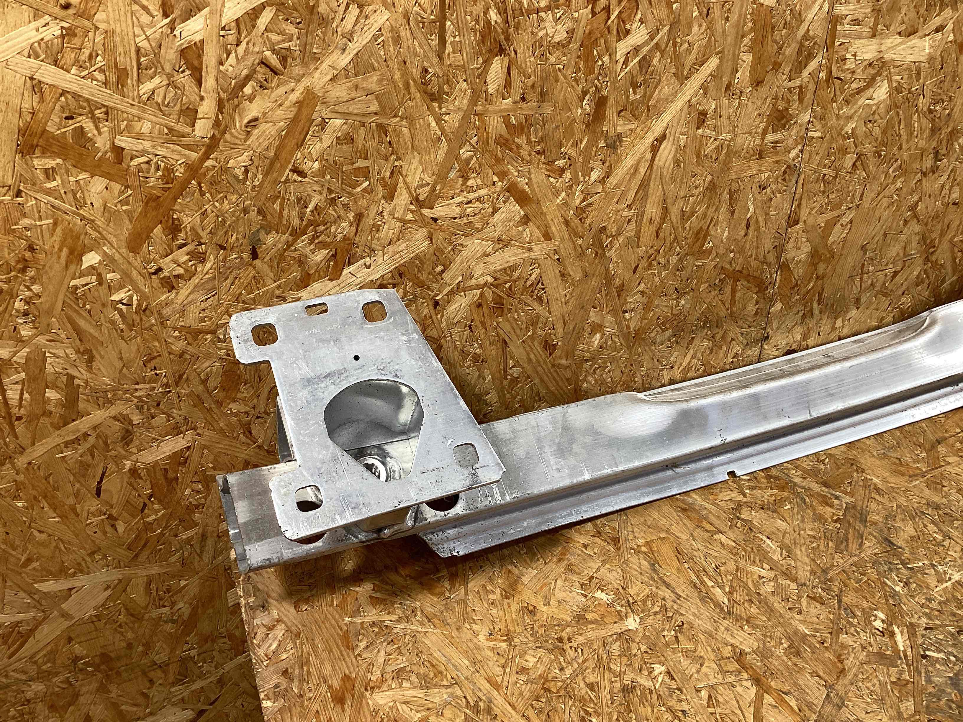 Усилитель бампера заднего Porsche Cayenne 261125-132