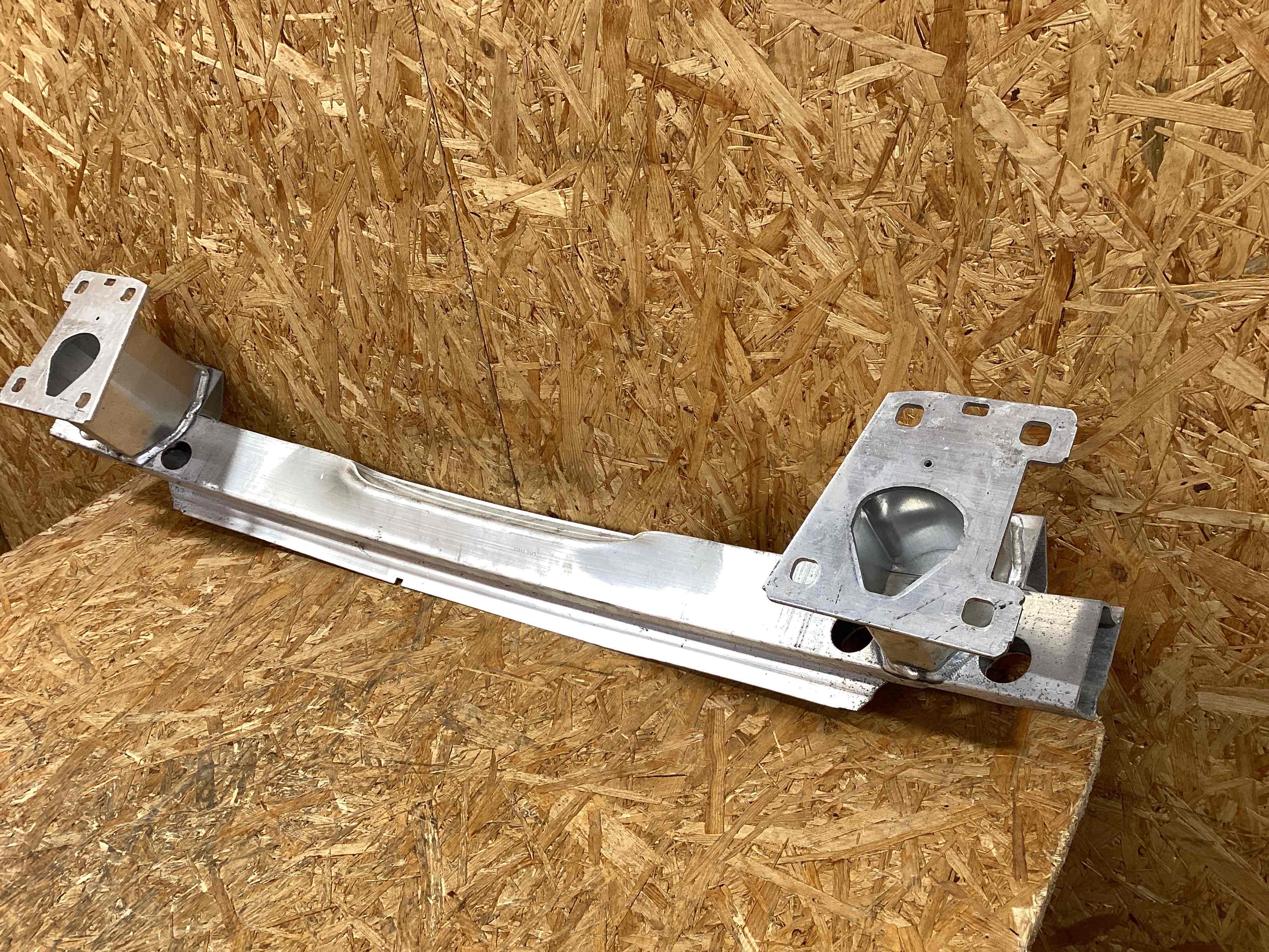 Усилитель бампера заднего Porsche Cayenne 261125-132