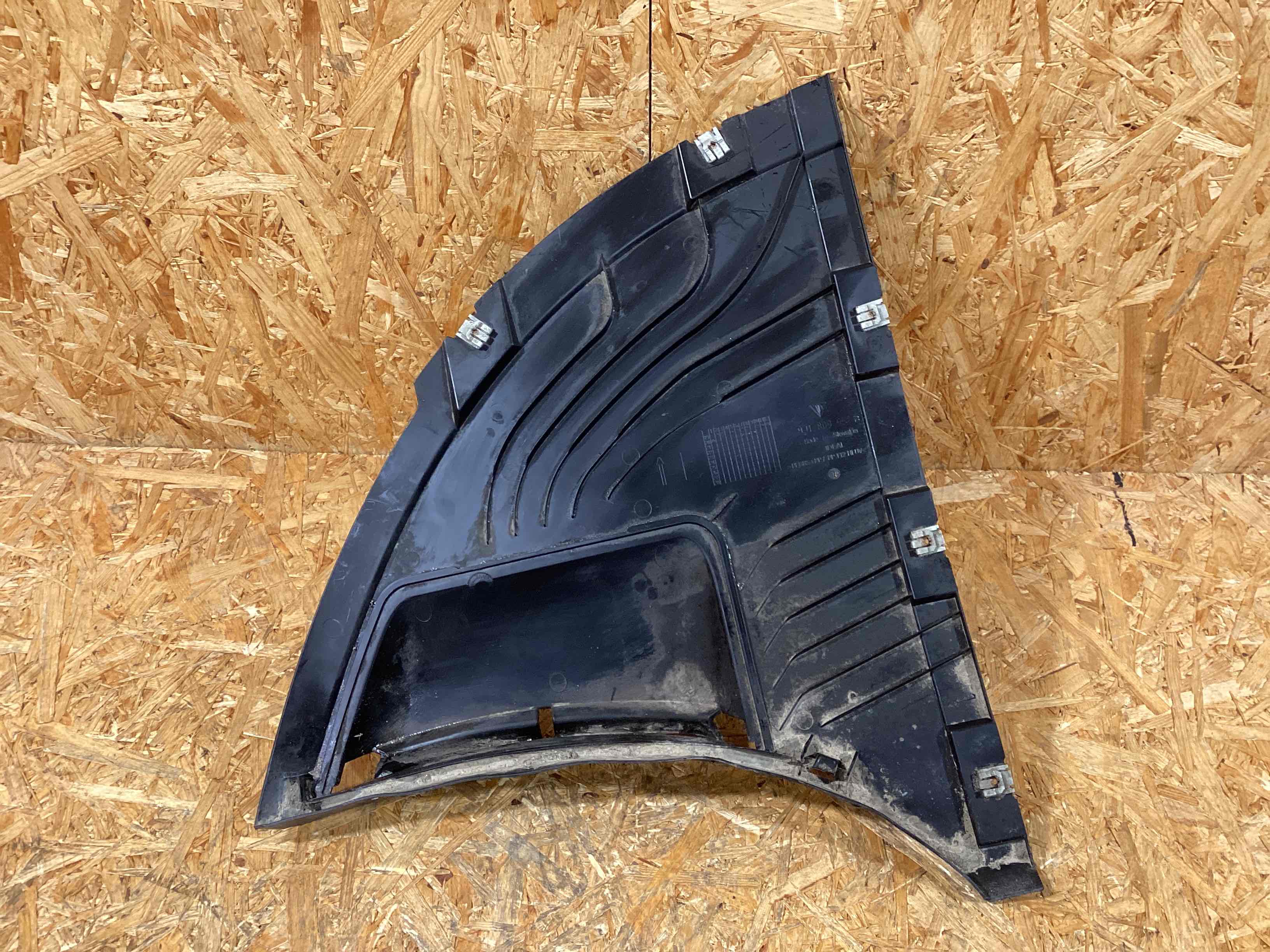 Защита арок передняя левая (подкрылок) Porsche Taycan 261125-133