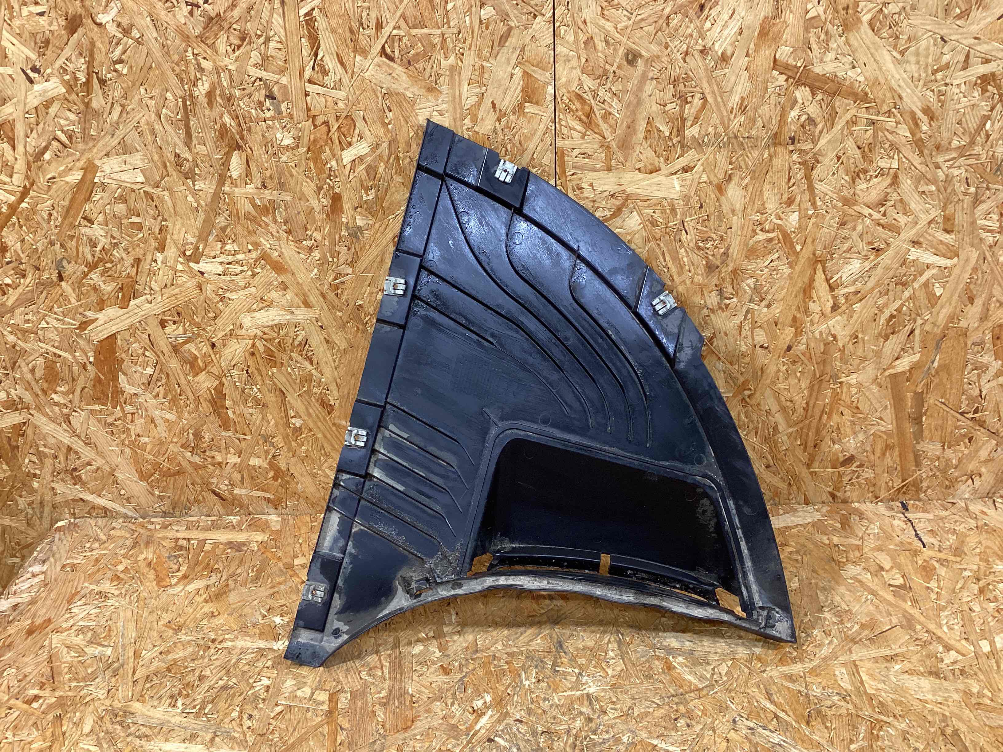 Защита арок передняя правая (подкрылок) Porsche Taycan 261125-134