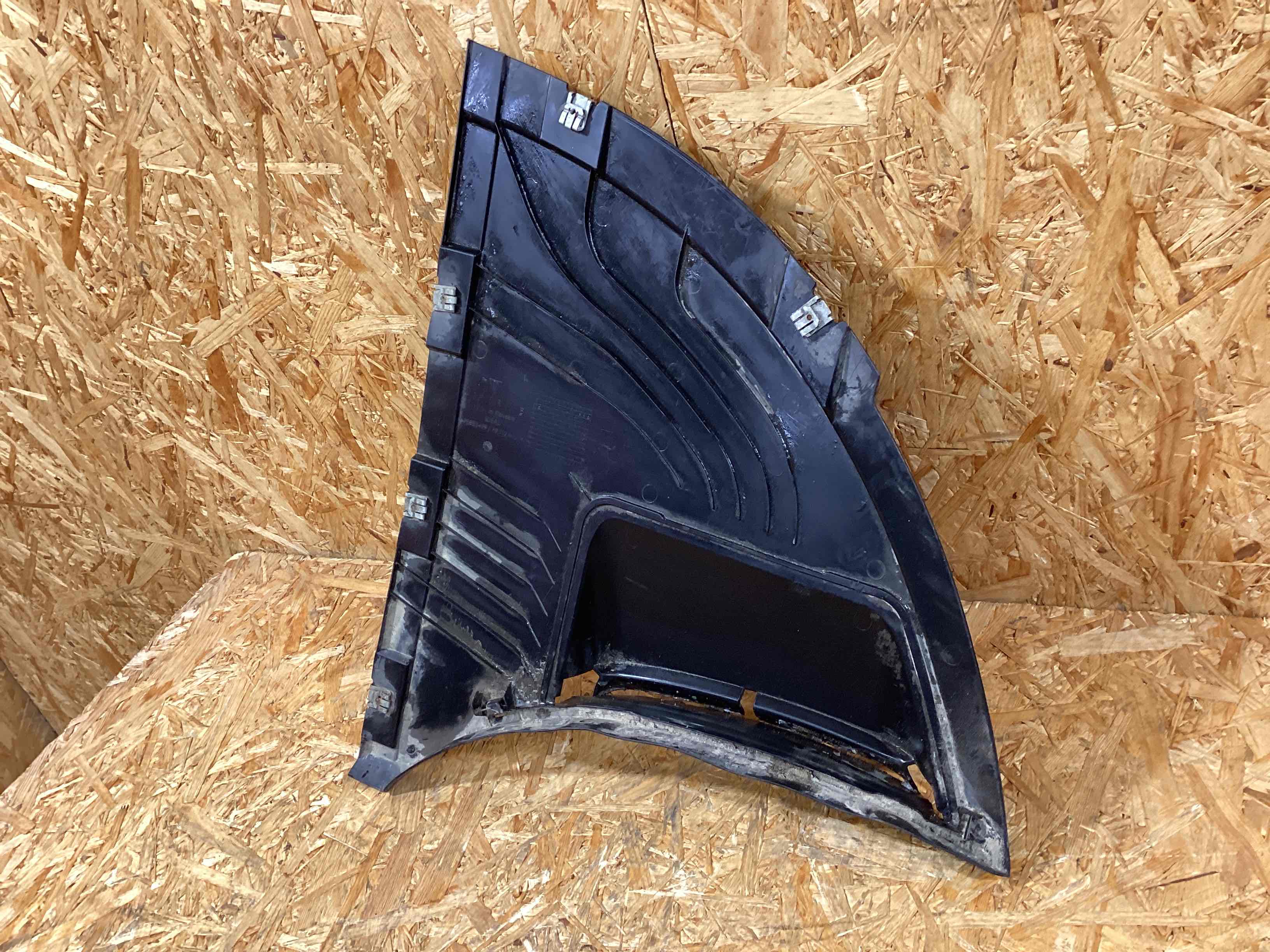 Защита арок передняя правая (подкрылок) Porsche Taycan 261125-134