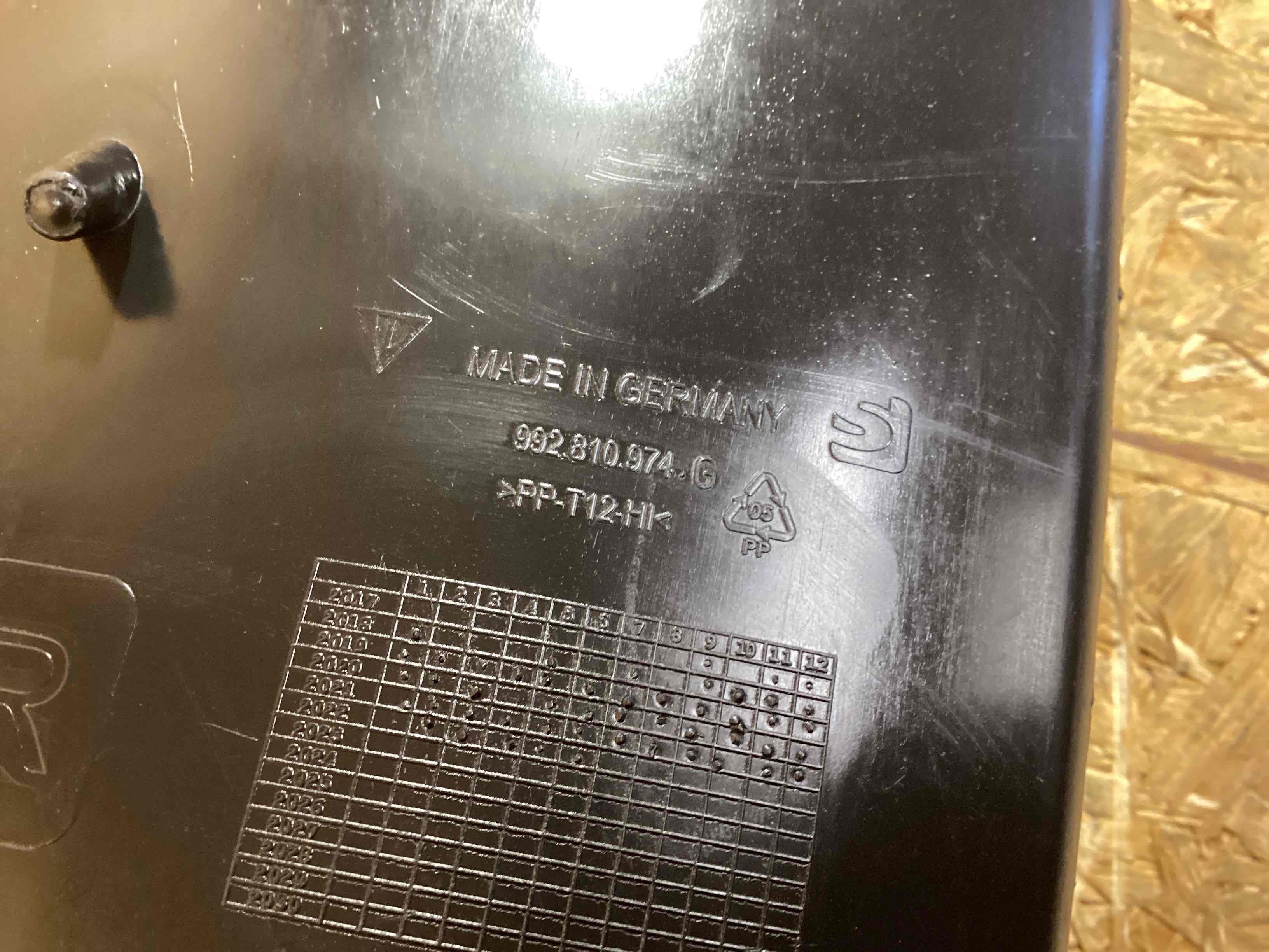 Защита арок задняя правая (подкрылок) Porsche 911 270126-103