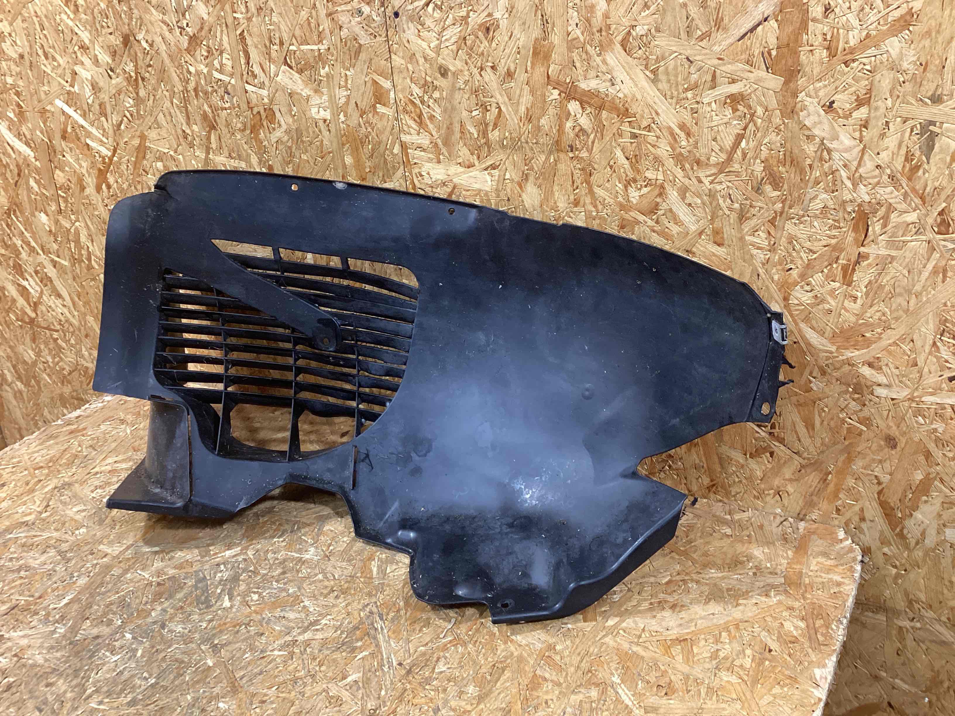 Защита арок передняя левая (подкрылок) Porsche 718 Cayman 270126-108