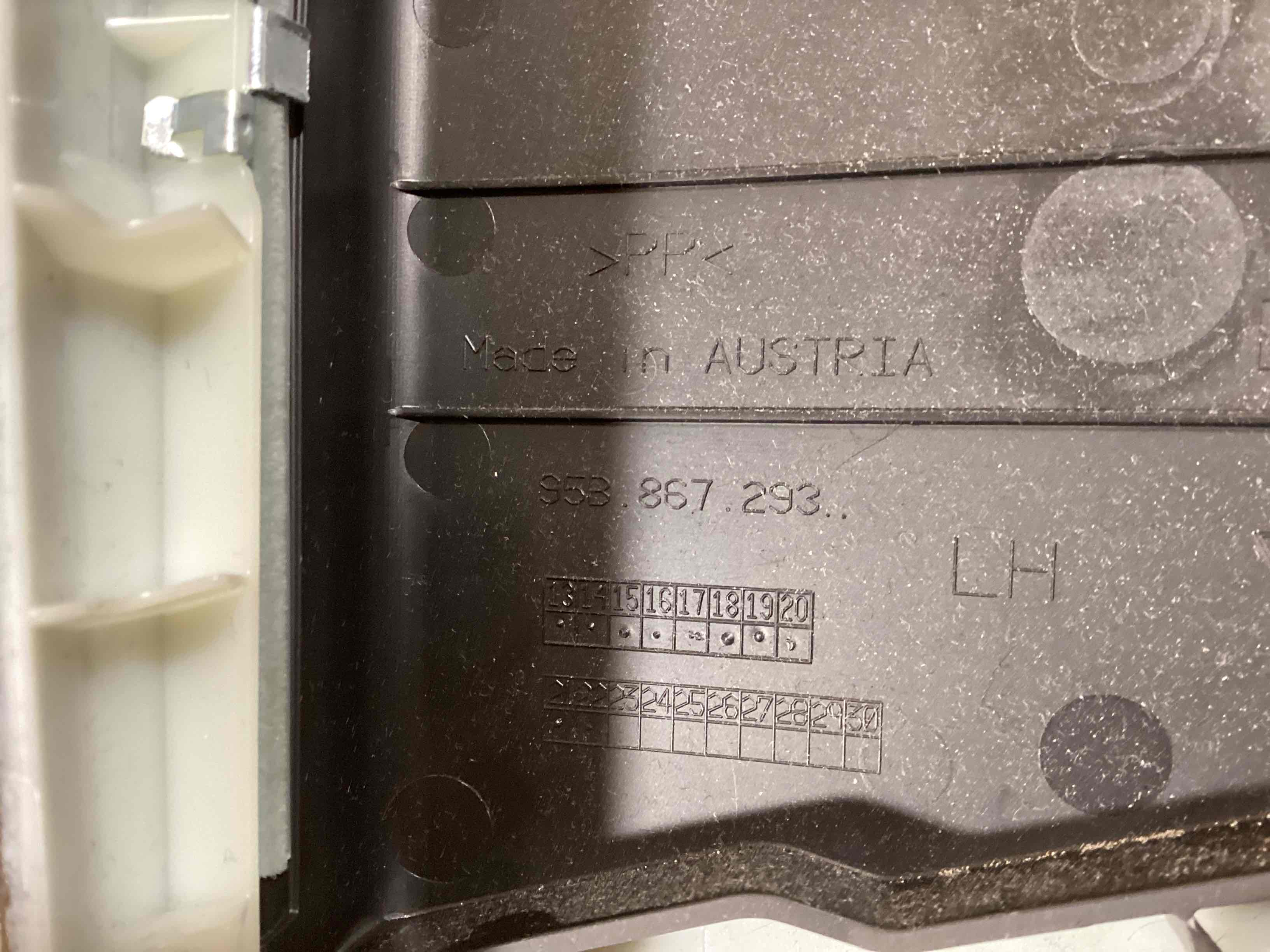 Элемент отделки салона, багажника Porsche Macan 270126-110