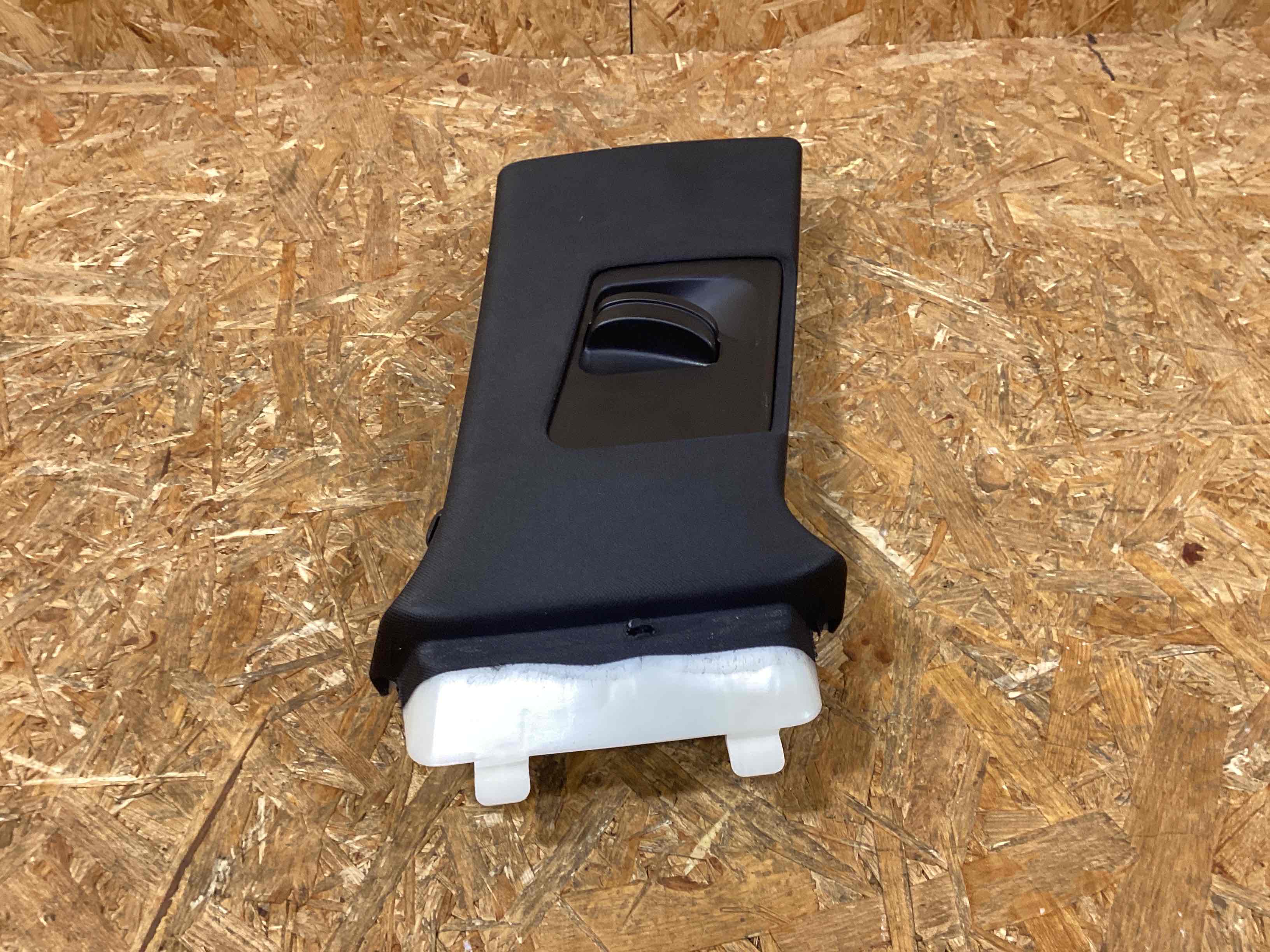 Элемент отделки салона, багажника Porsche Macan 270126-111