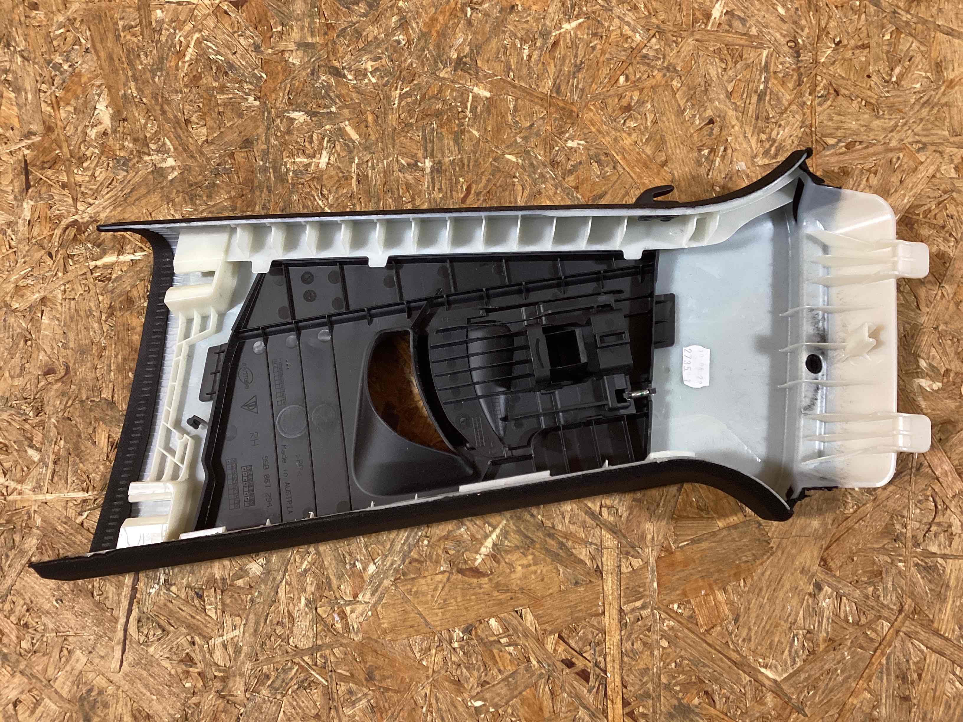 Элемент отделки салона, багажника Porsche Macan 270126-111