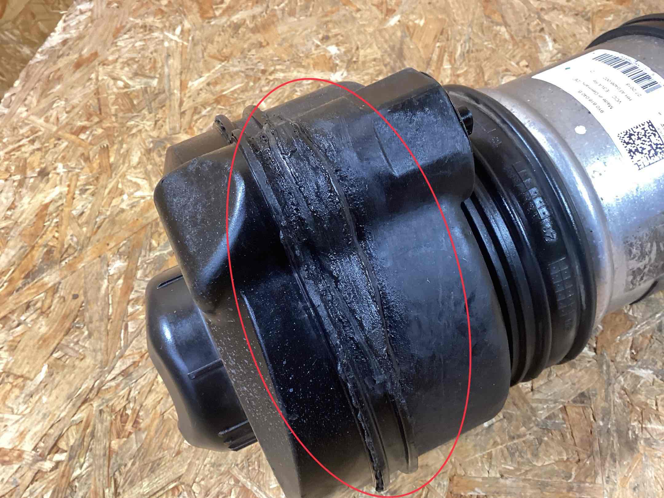 Амортизатор передний правый Porsche Cayenne 270126-113