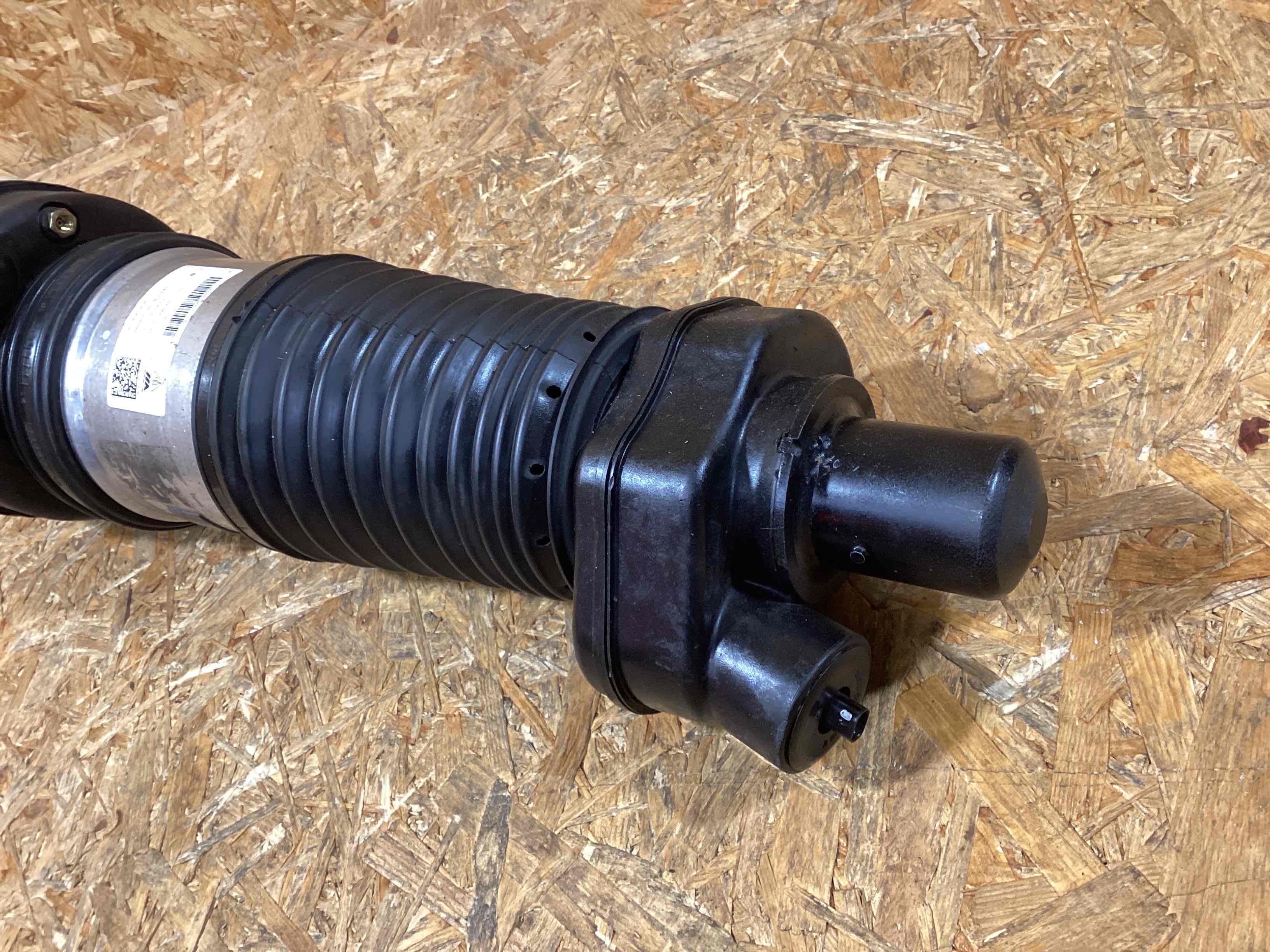 Амортизатор передний правый Porsche Cayenne 270126-113