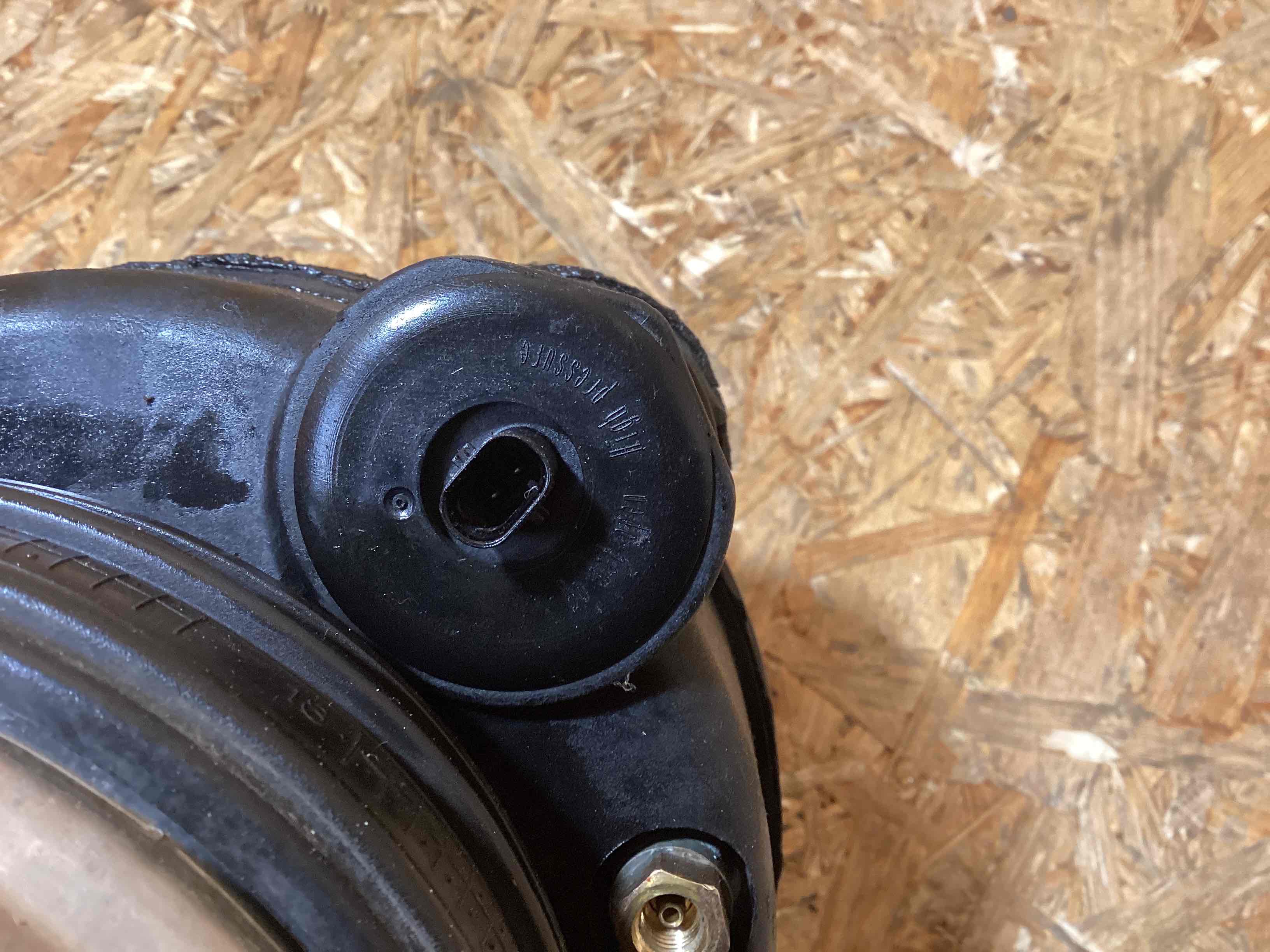 Амортизатор передний правый Porsche Cayenne 270126-113