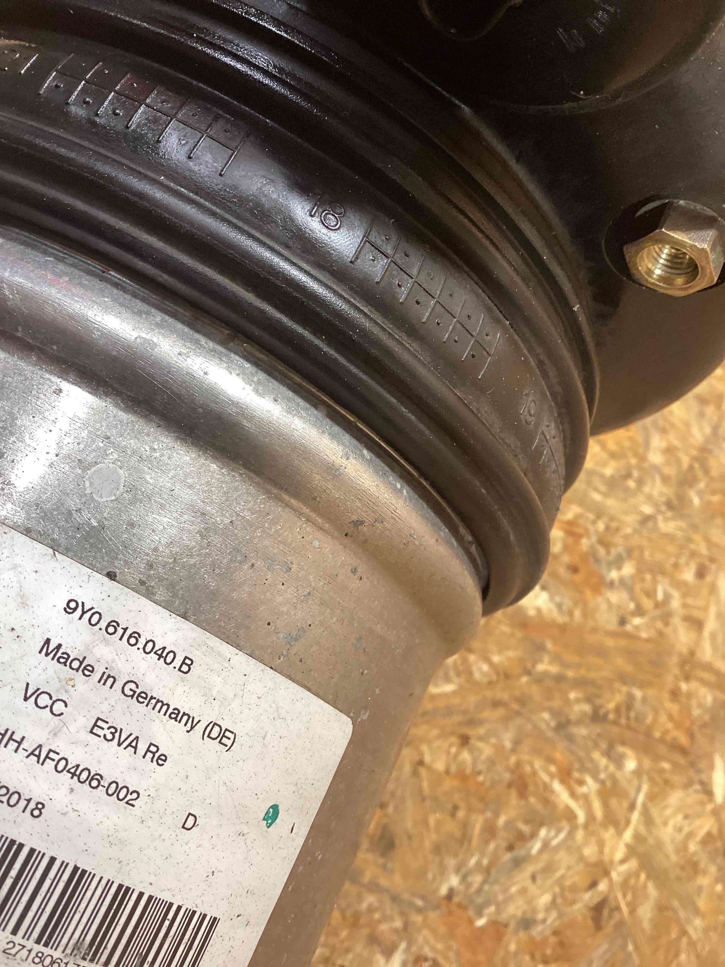 Амортизатор передний правый Porsche Cayenne 270126-113