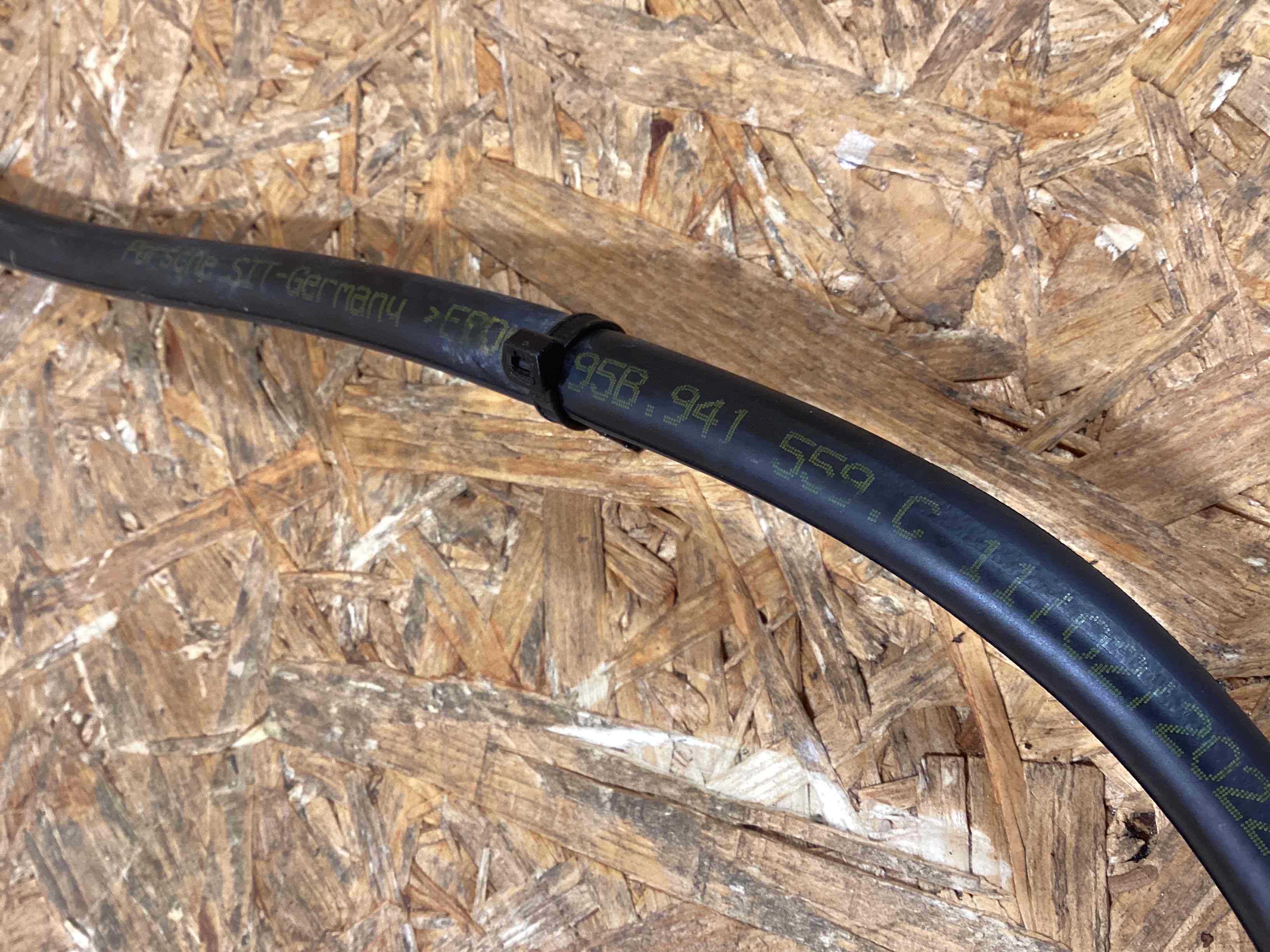 Патрубок Porsche Macan 270126-115