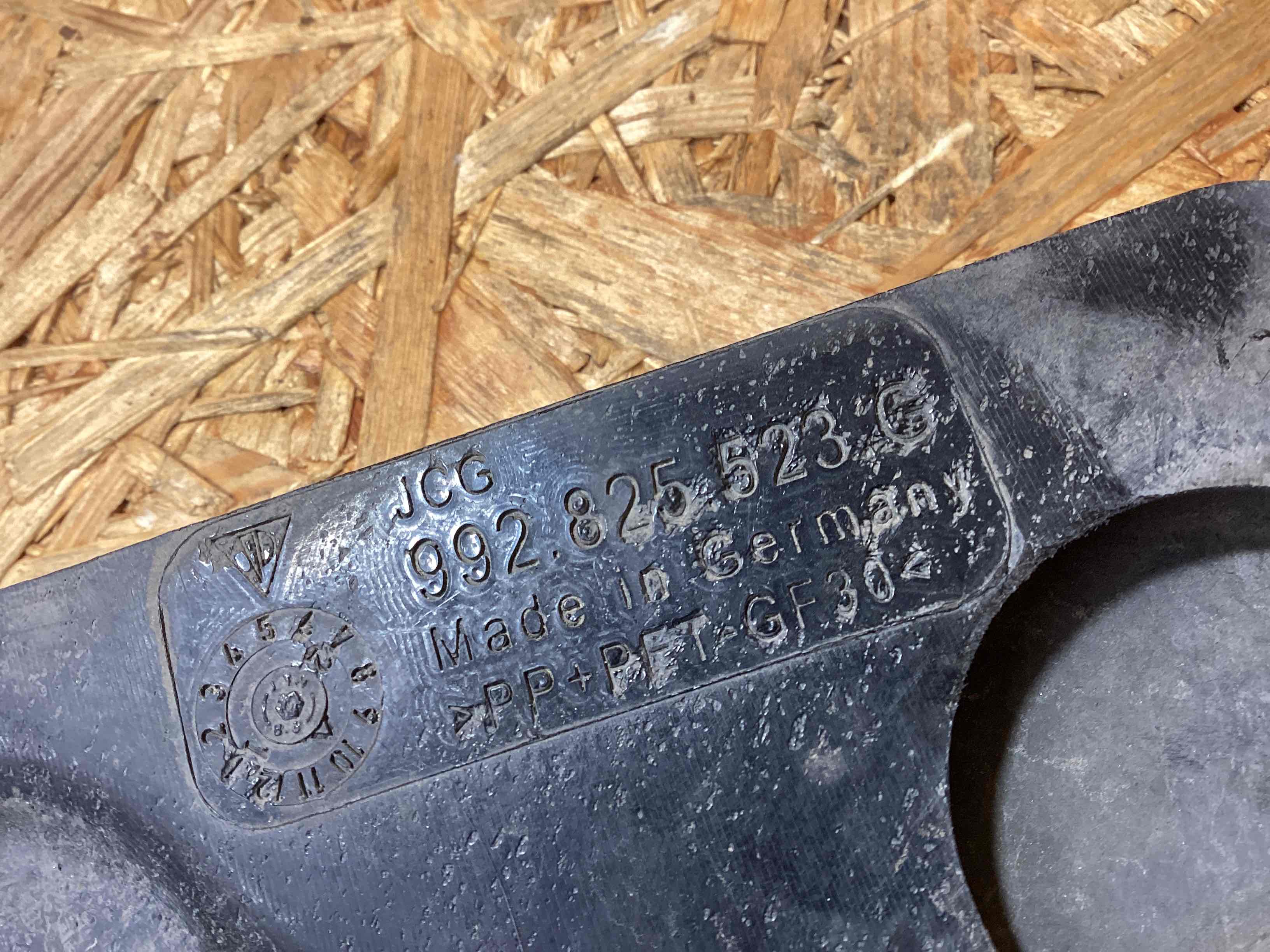 Защита днища кузова Porsche 911 270126-124