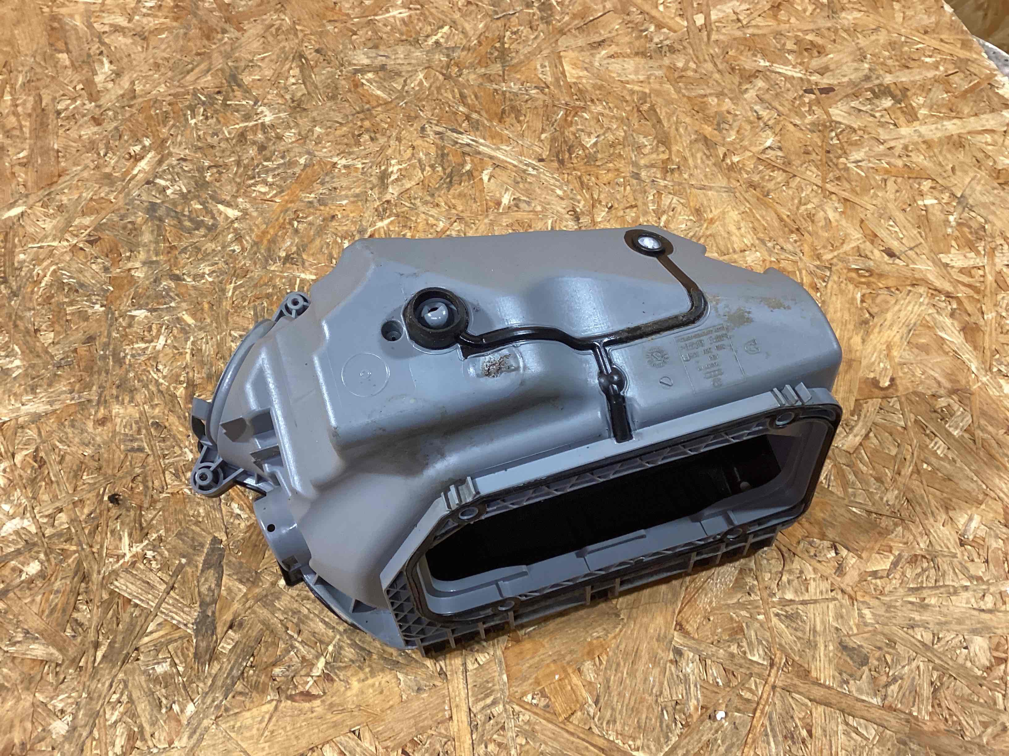 Крышка, корпус блока предохранителей Porsche Macan 270126-125