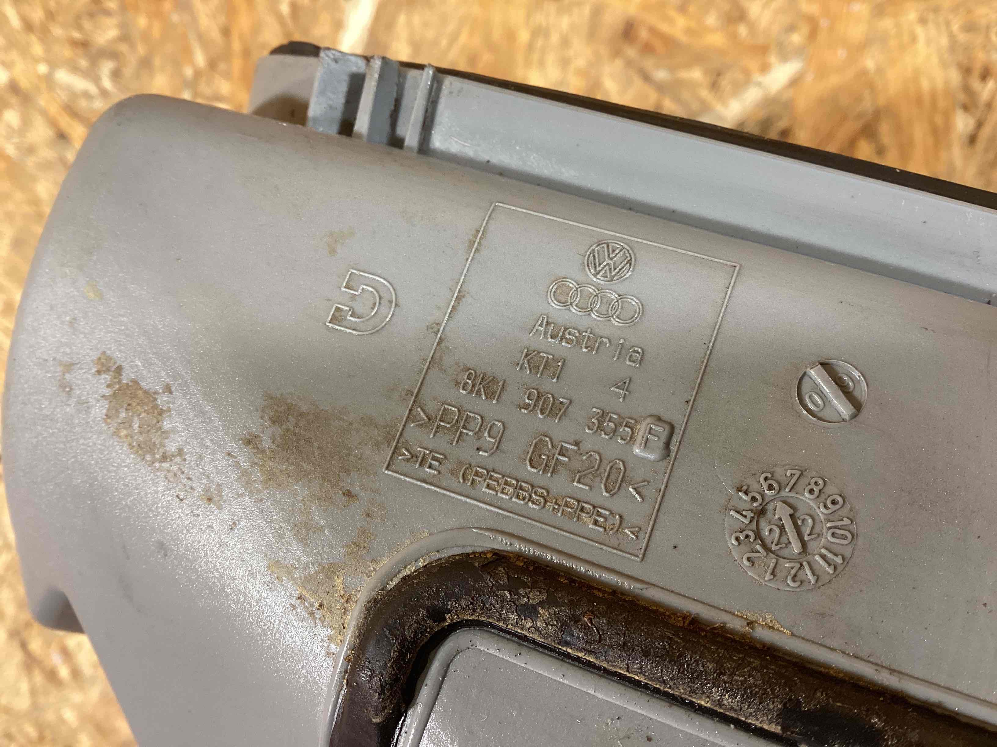 Крышка, корпус блока предохранителей Porsche Macan 270126-125