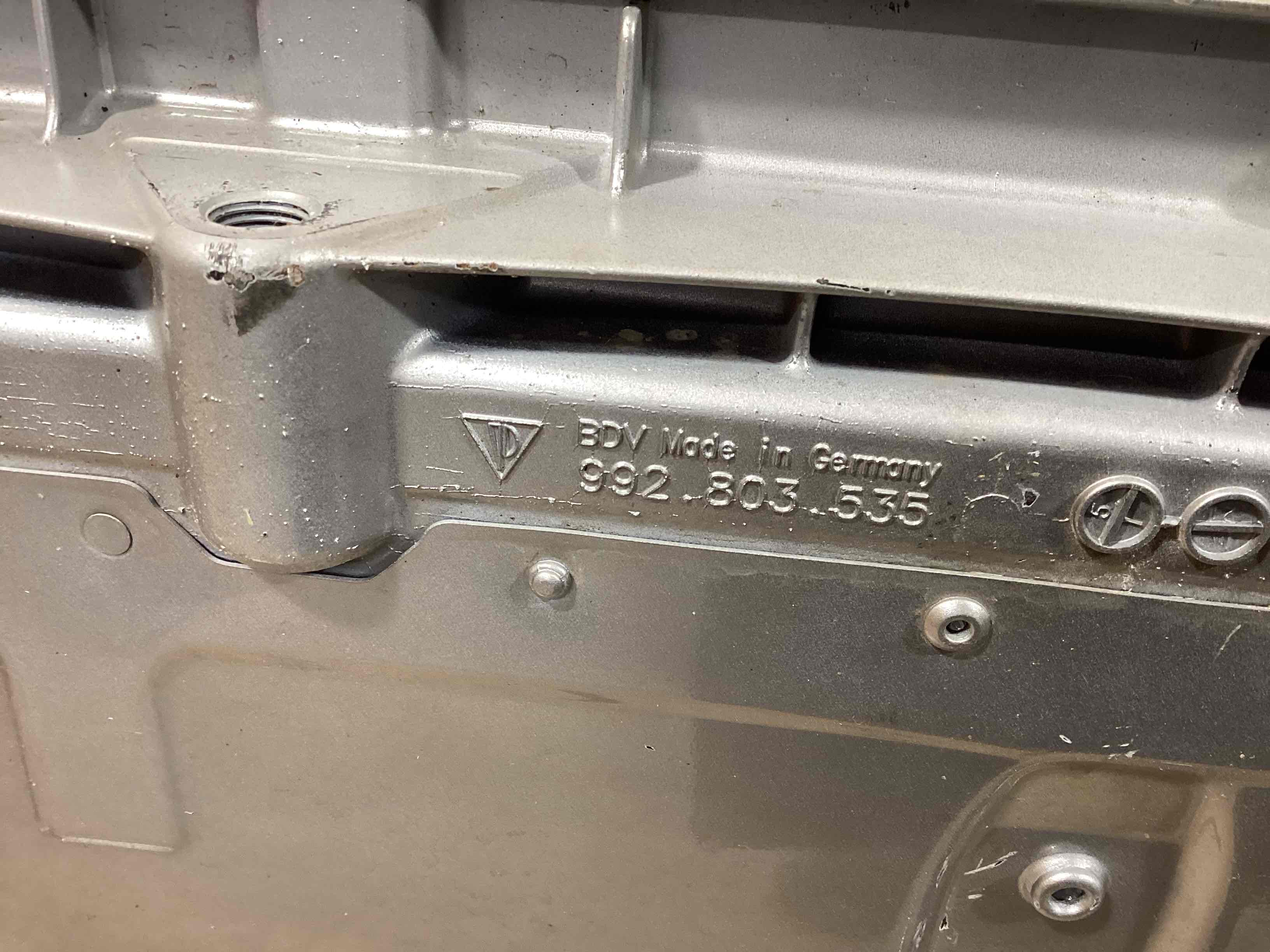 Передняя панель крепления облицовки (телевизор) Porsche 911 270226-102