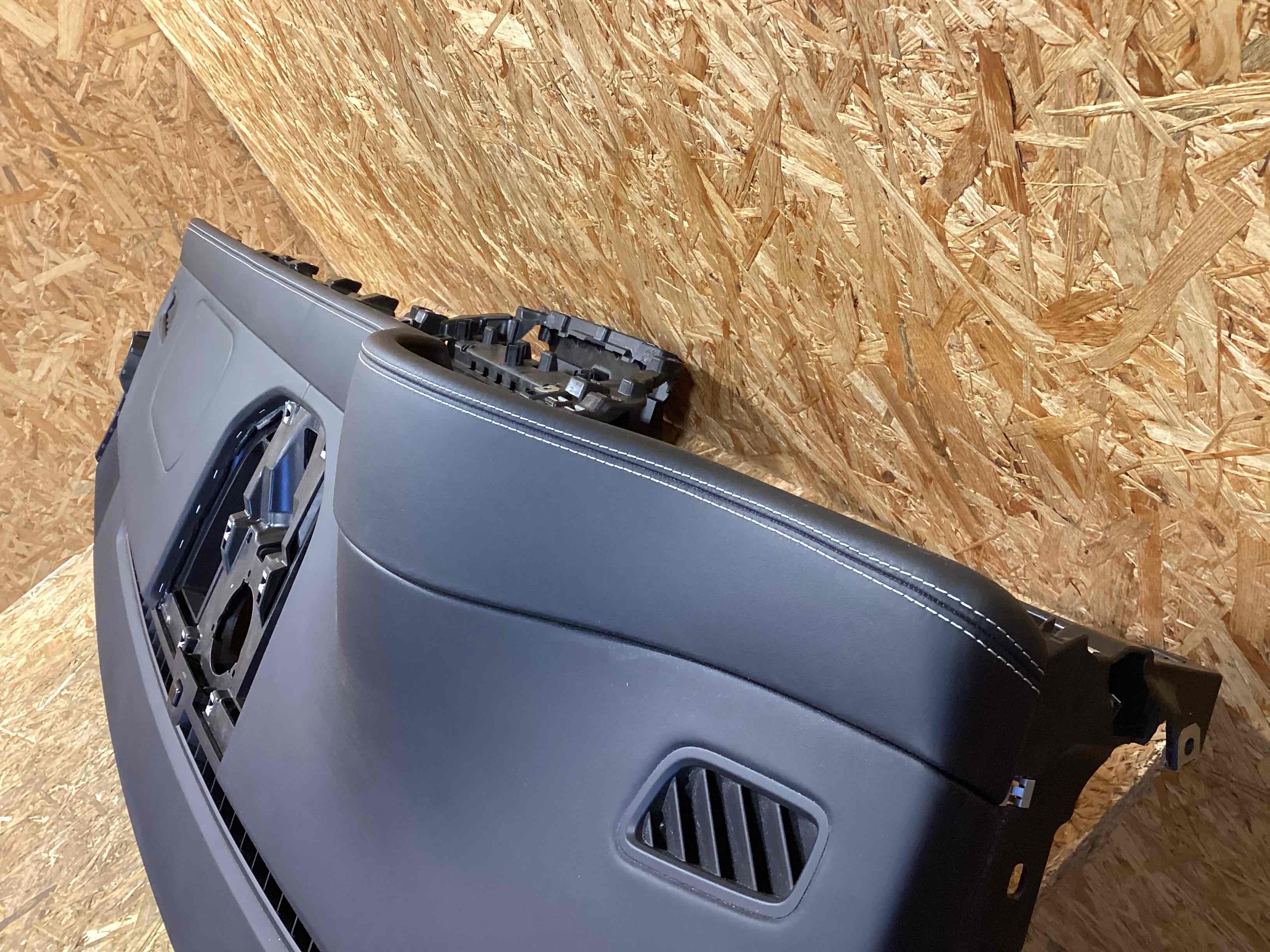 Панель передняя салона (торпедо) Porsche Macan 270226-104