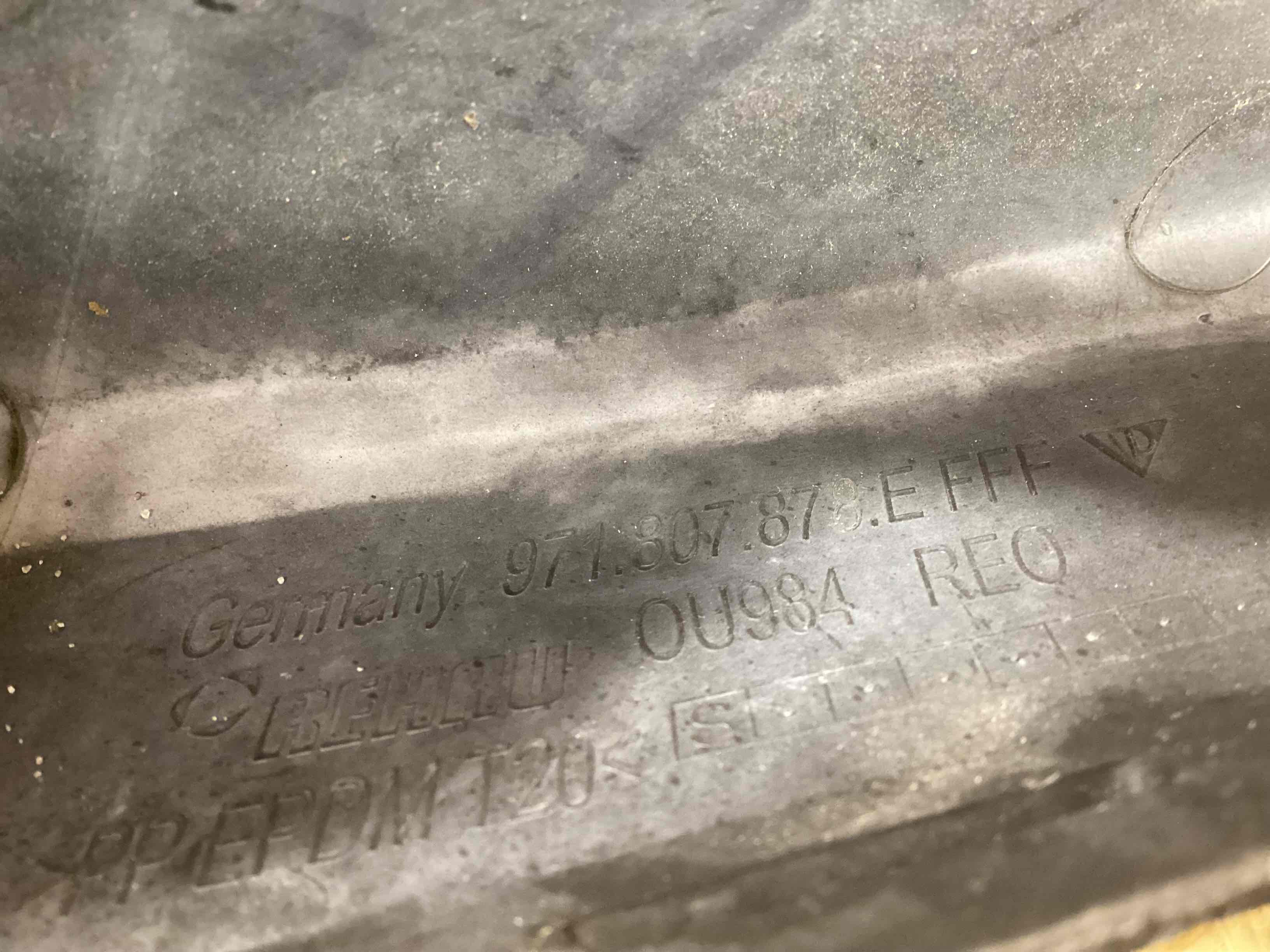 Заглушка, вставка (решетка) в бампер Porsche Panamera 270426-103
