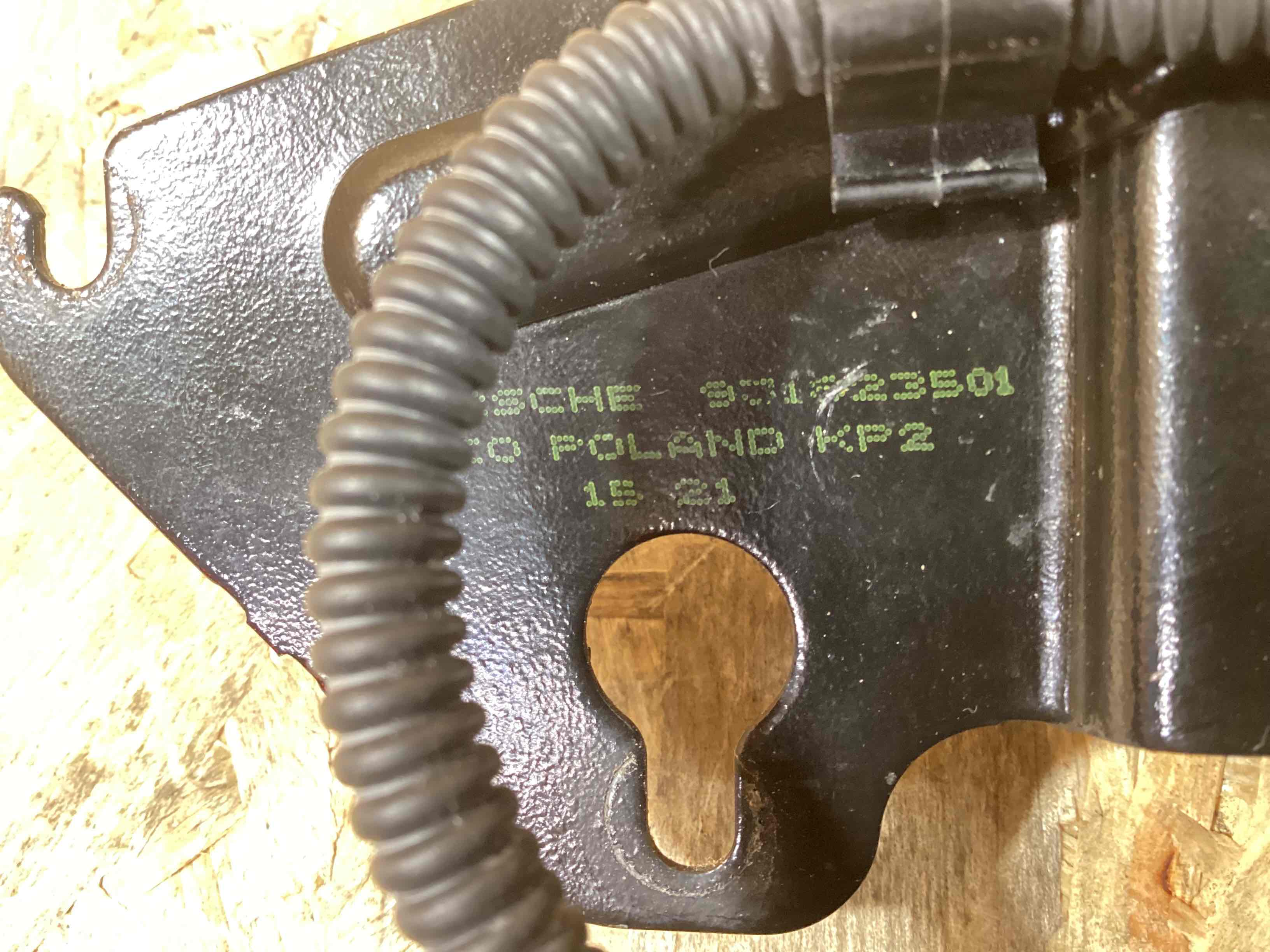Замок капота Porsche Taycan 270726-107