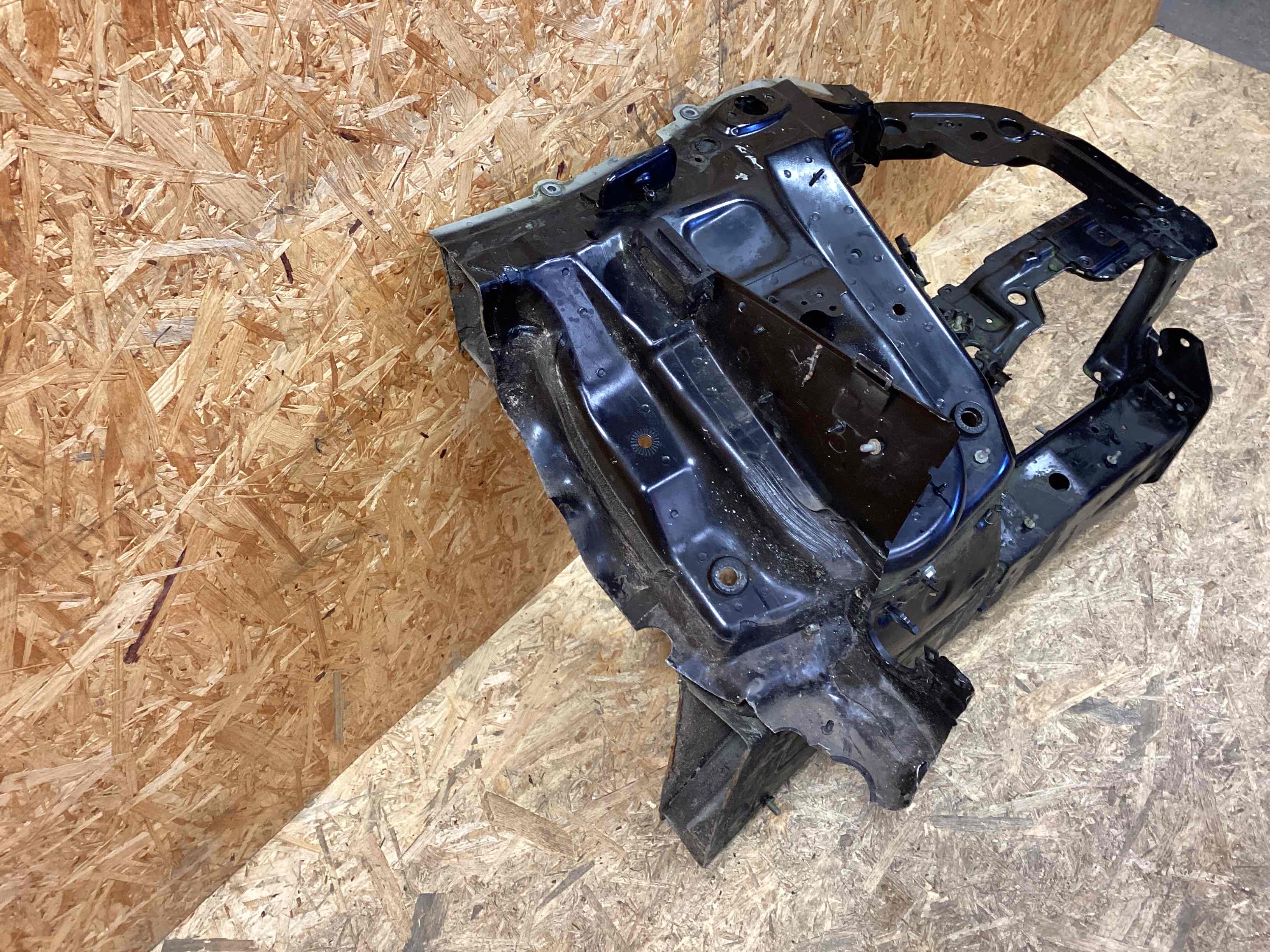 Лонжерон левый Porsche Macan 271125-101