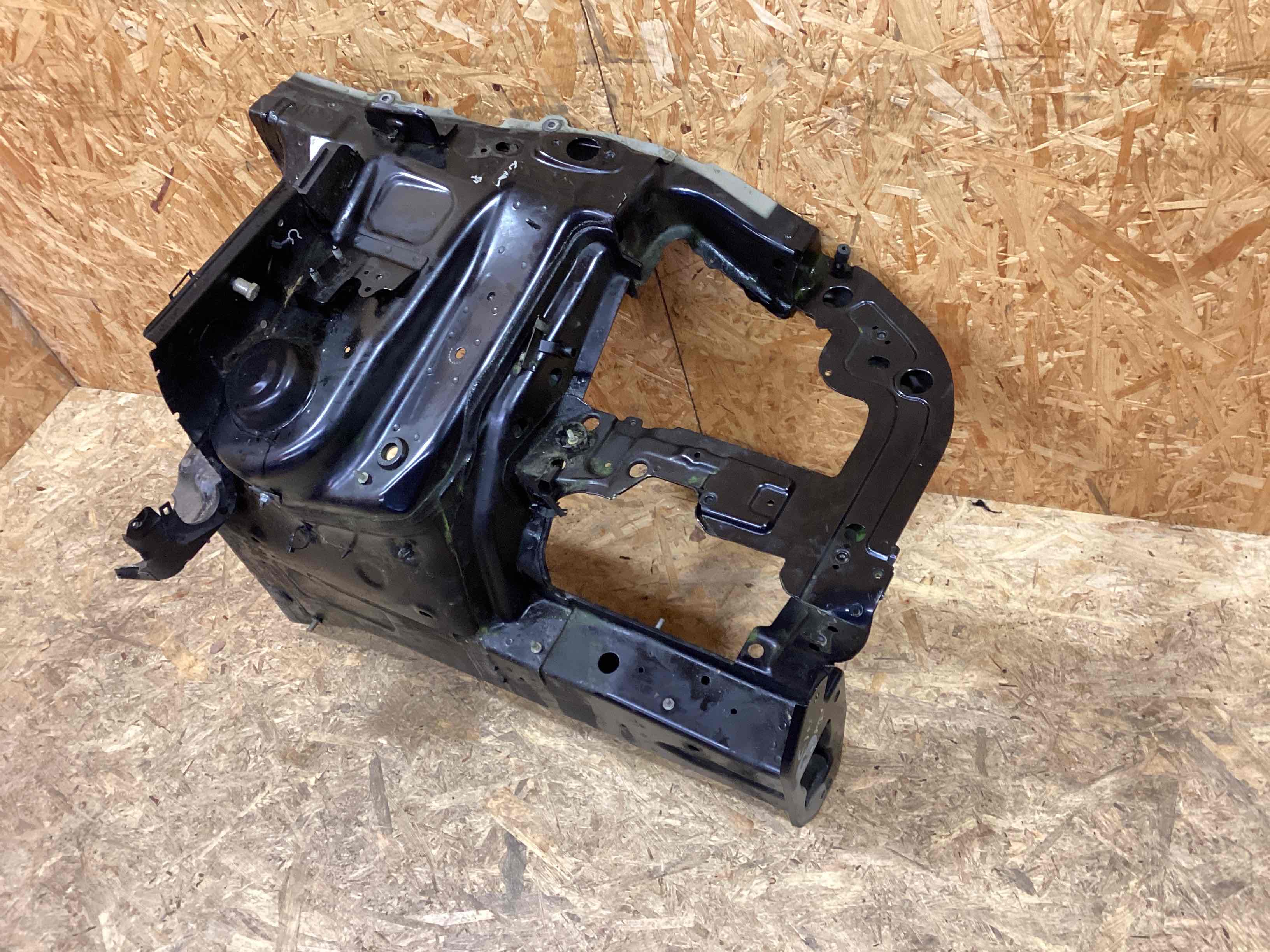 Лонжерон левый Porsche Macan 271125-101