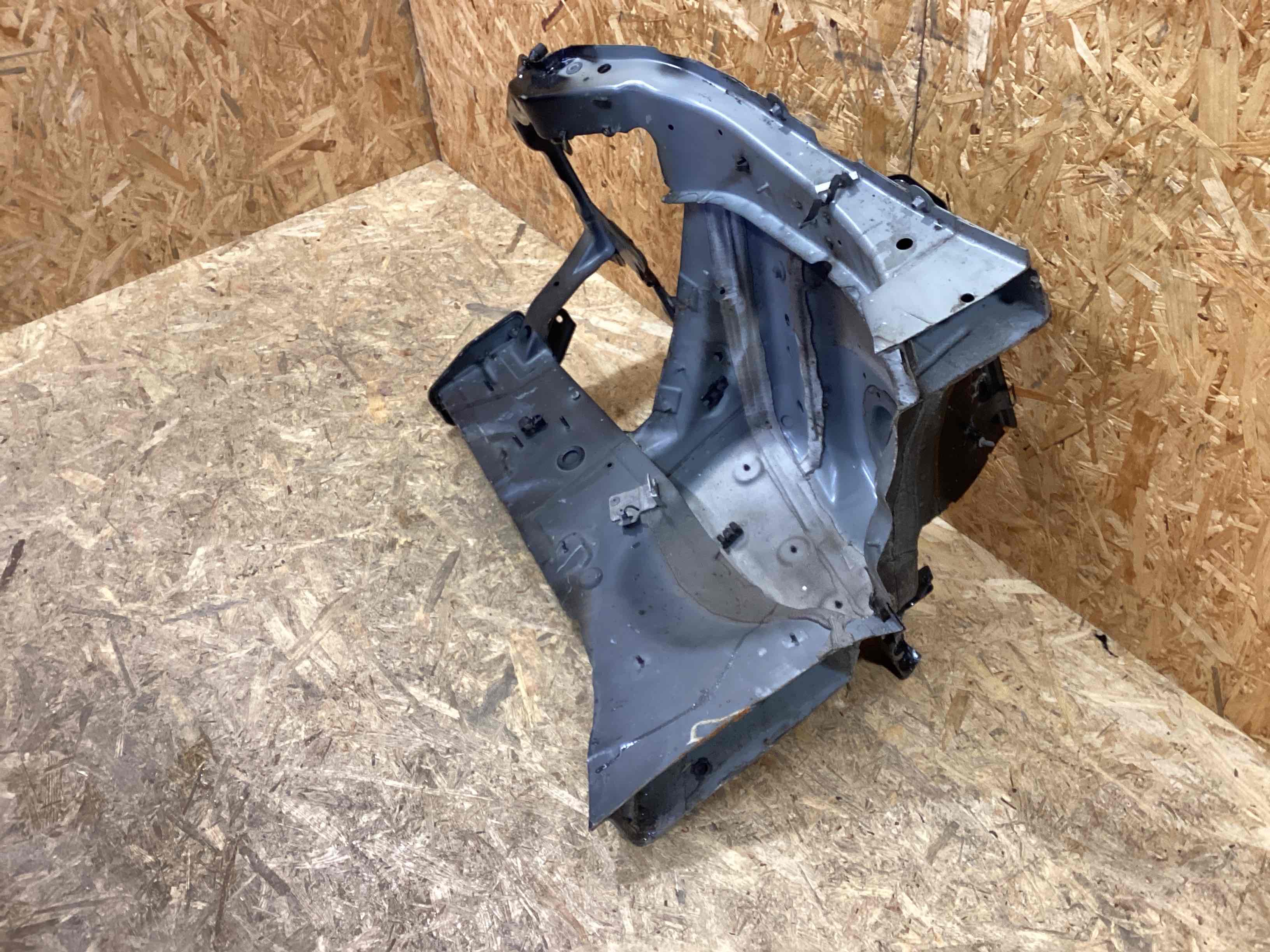 Лонжерон левый Porsche Macan 271125-101