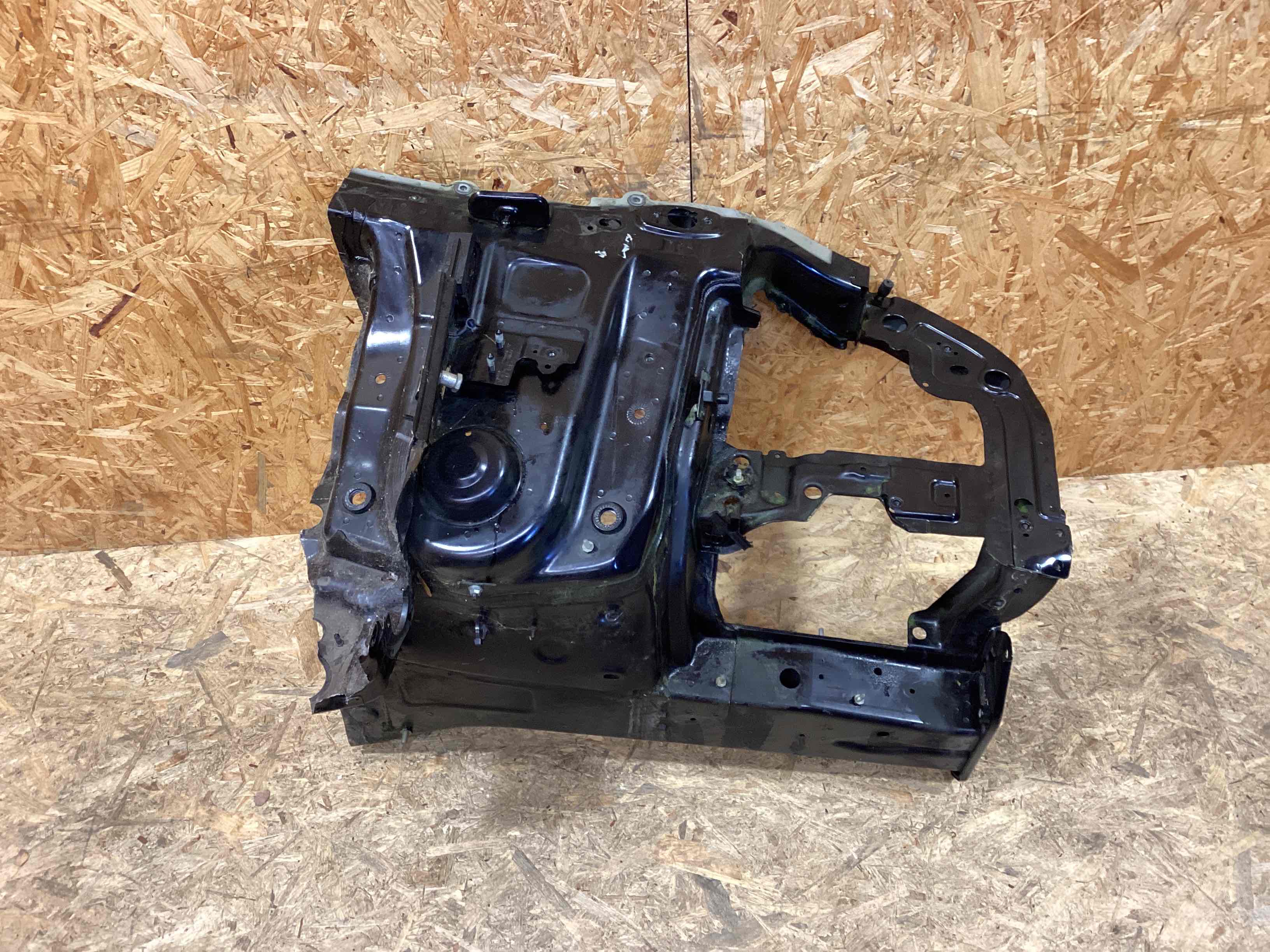 Лонжерон левый Porsche Macan 271125-101