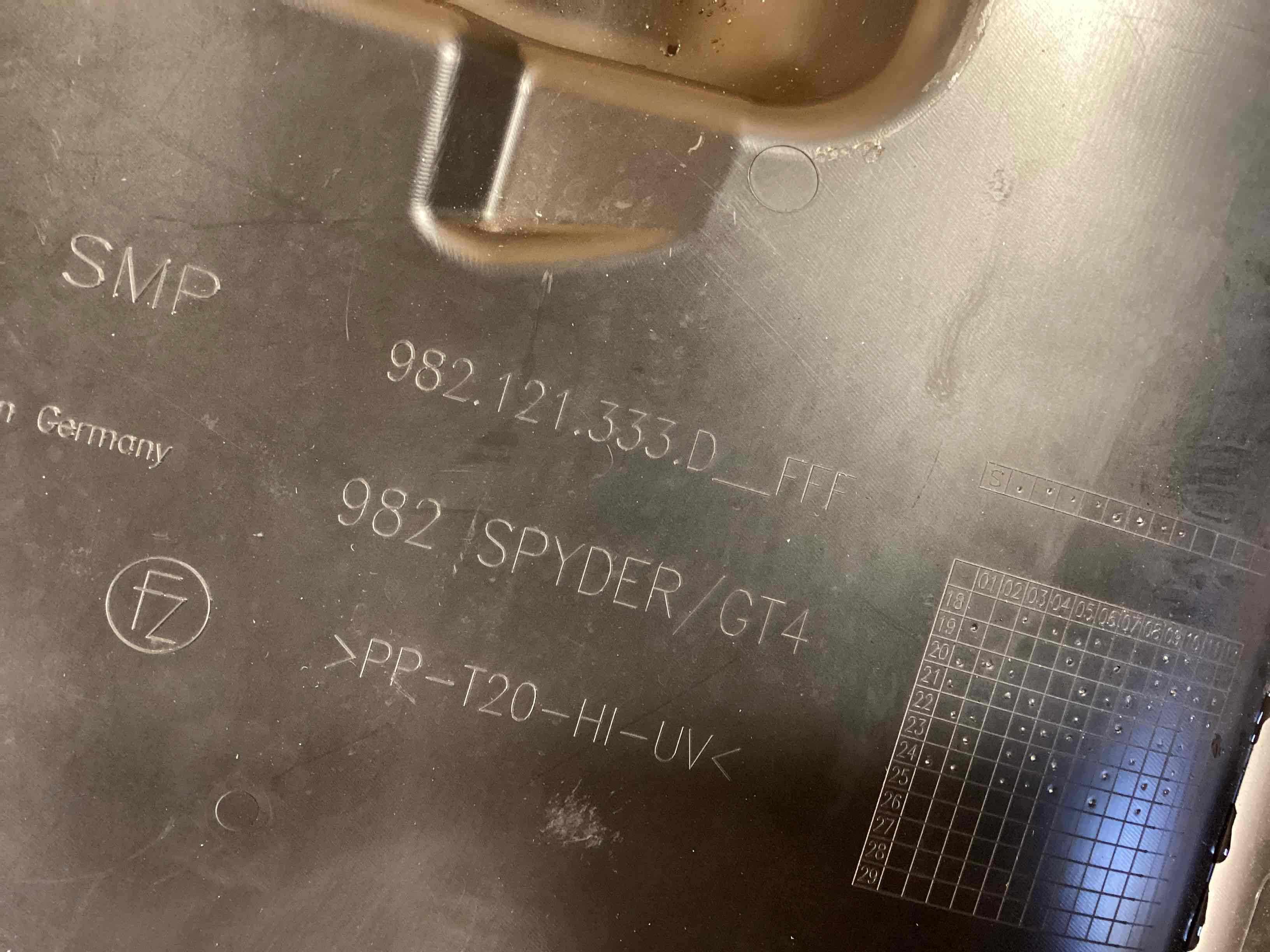 Воздуховод Porsche Cayman GT4 271125-105