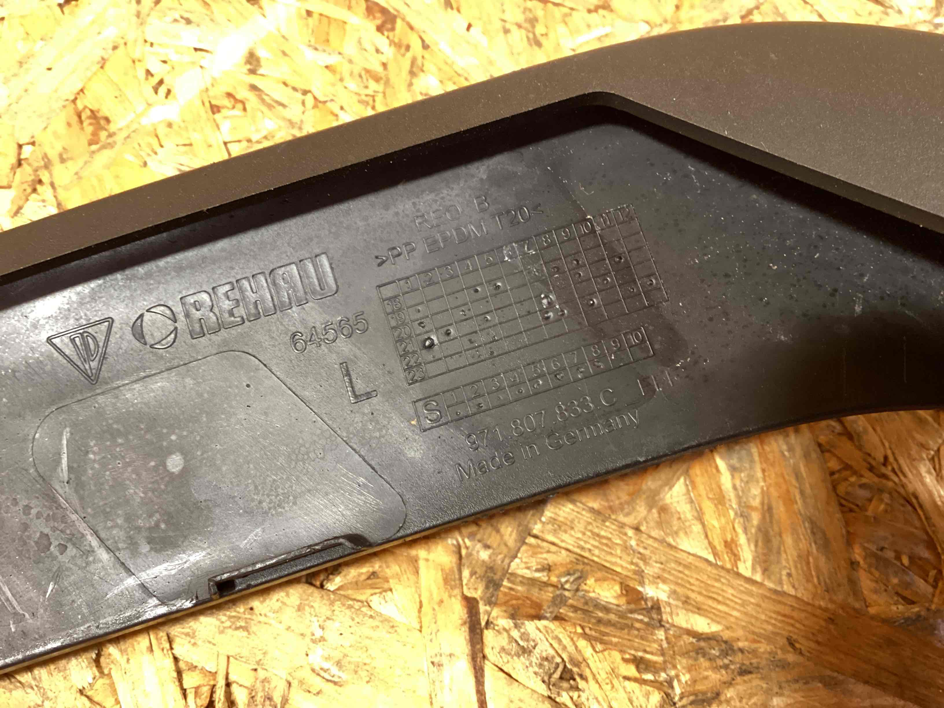 Заглушка, вставка (решетка) в бампер Porsche Panamera 271125-111