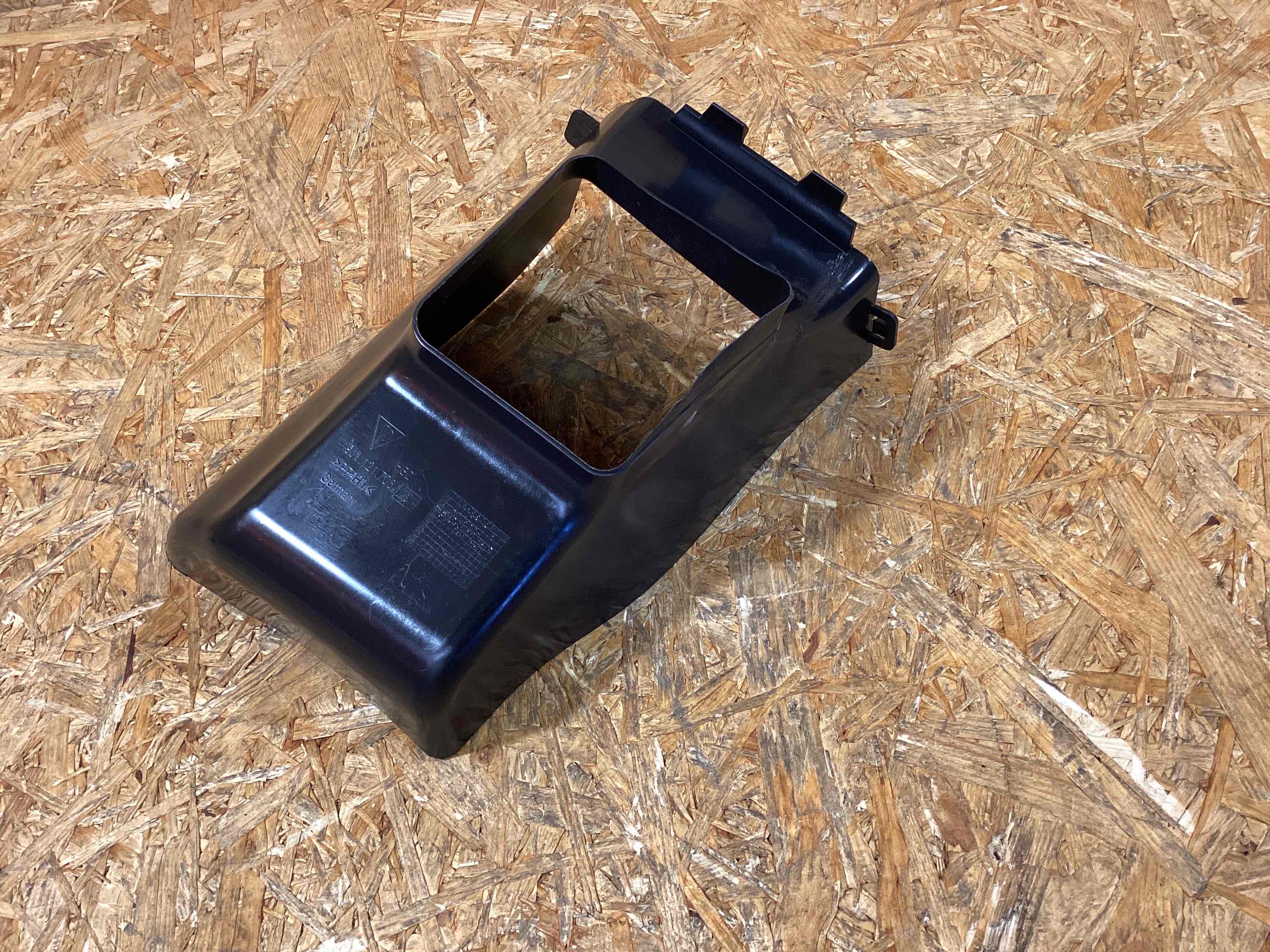 Воздуховод Porsche Taycan 271125-114