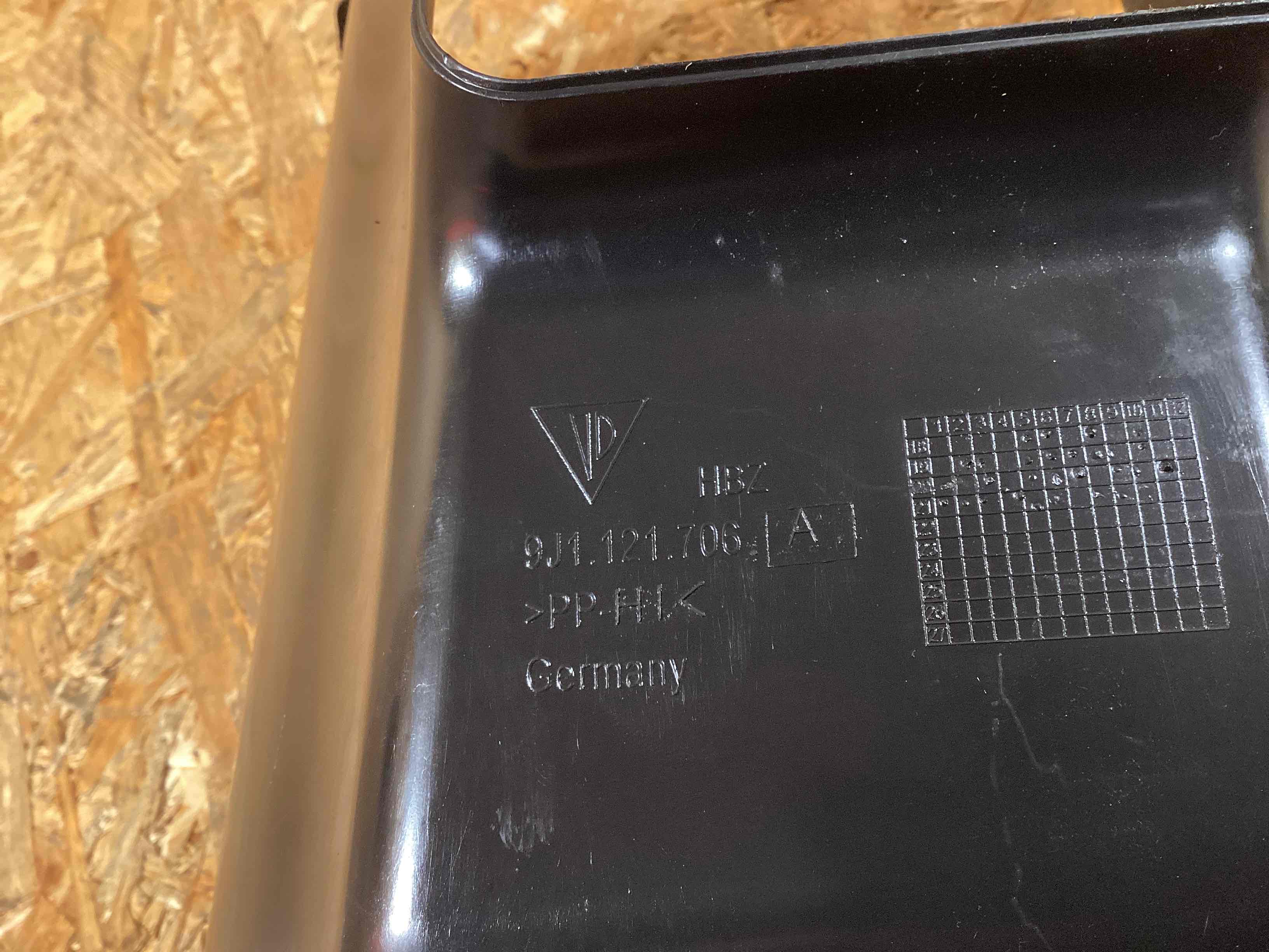 Воздуховод Porsche Taycan 271125-114