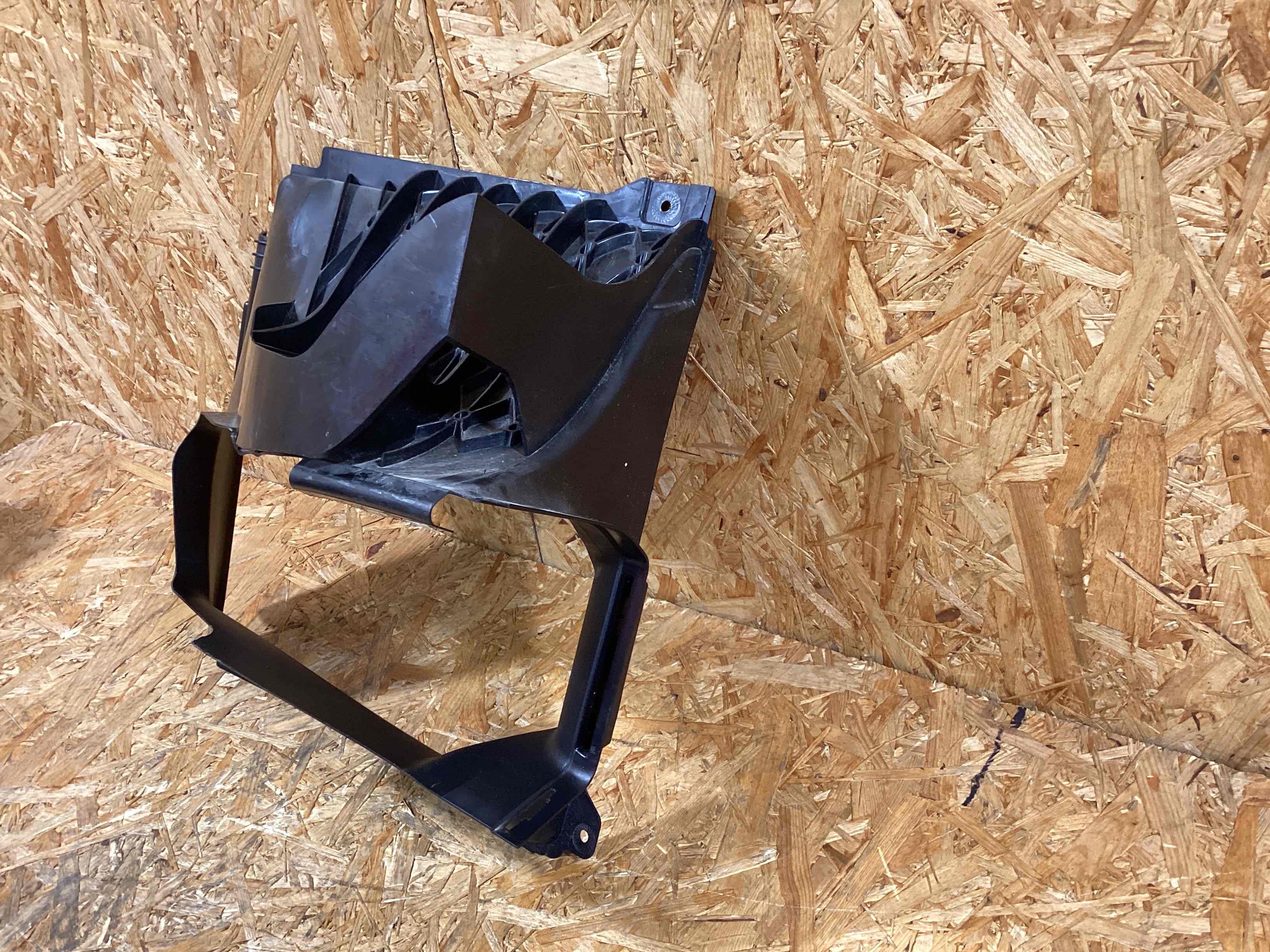 Воздуховод Porsche Taycan 271125-117