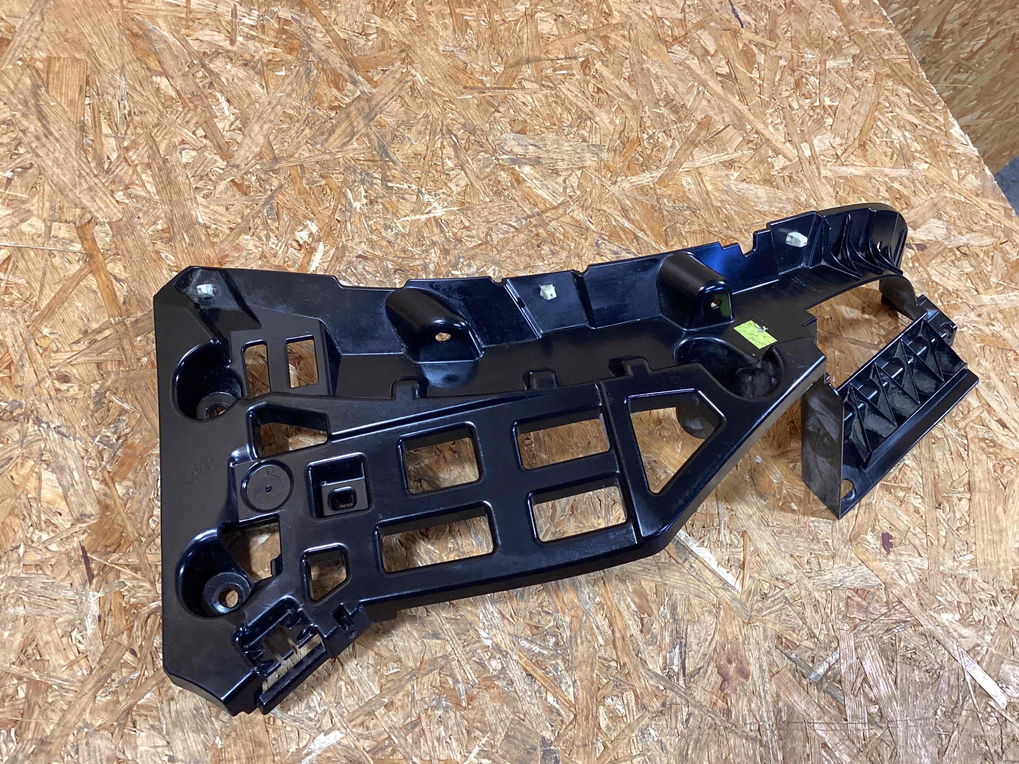 Крепление бампера Porsche Macan 271125-118