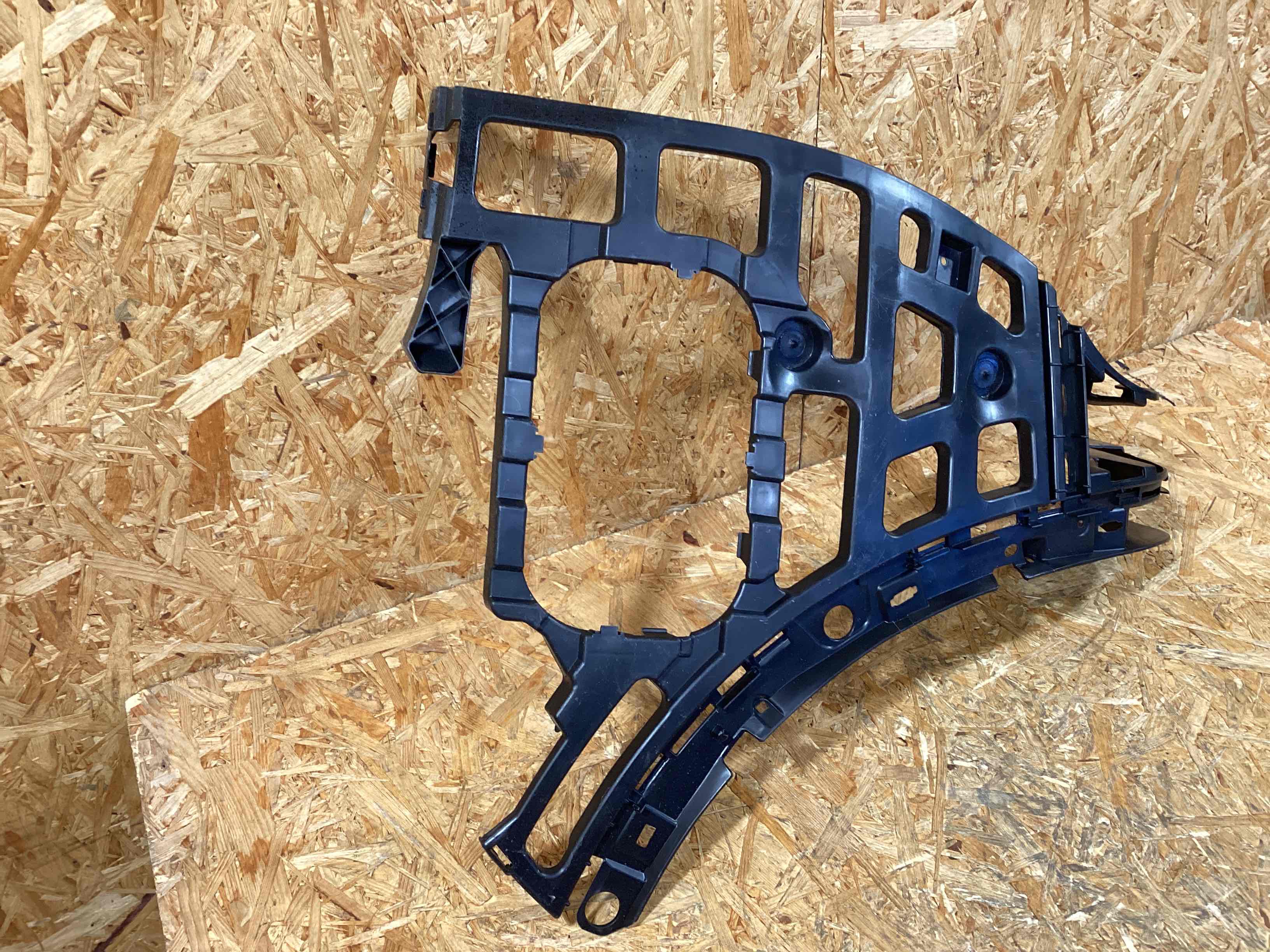 Крепление бампера Porsche Cayenne 271125-122