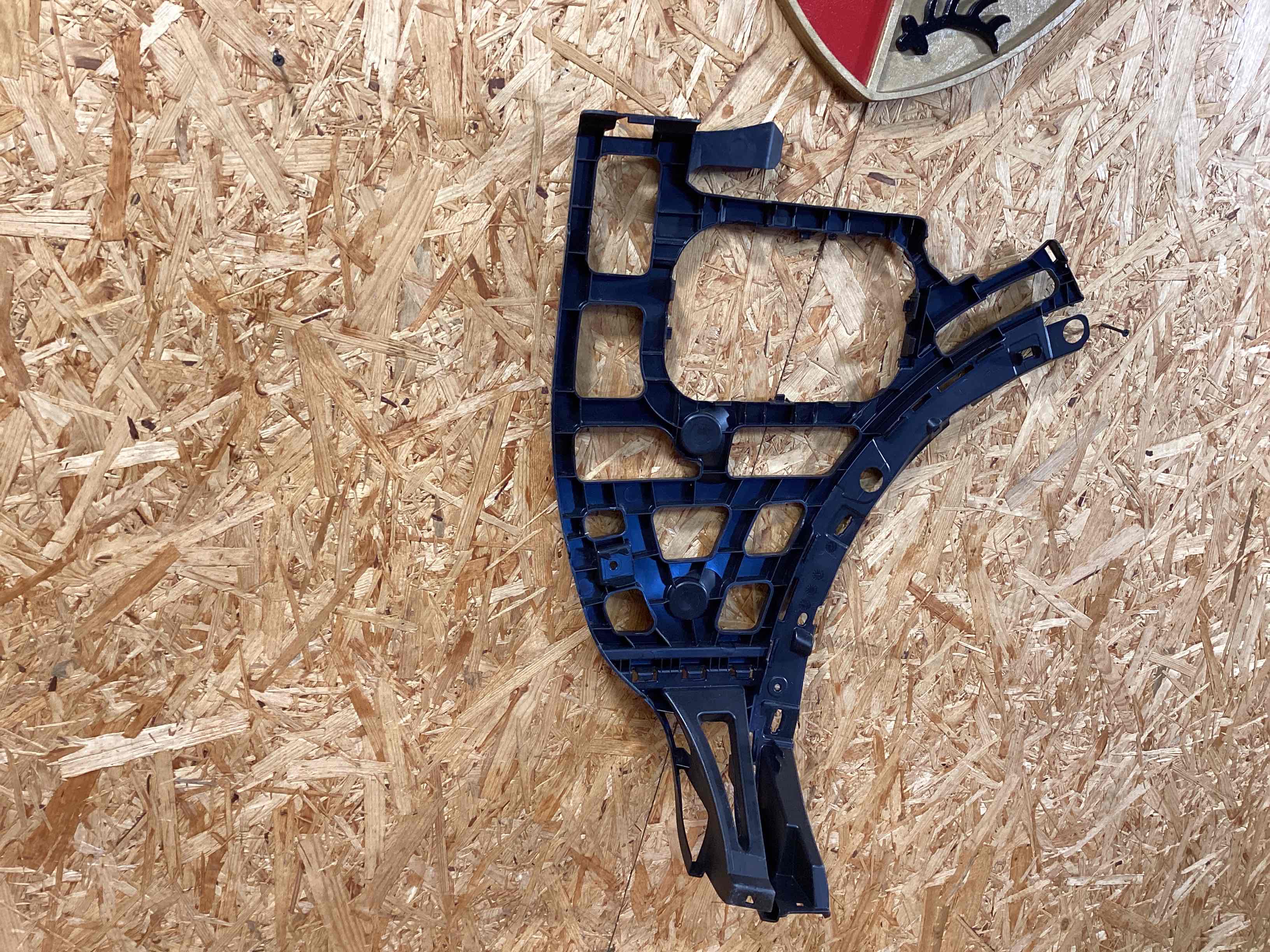 Крепление бампера Porsche Cayenne 271125-122