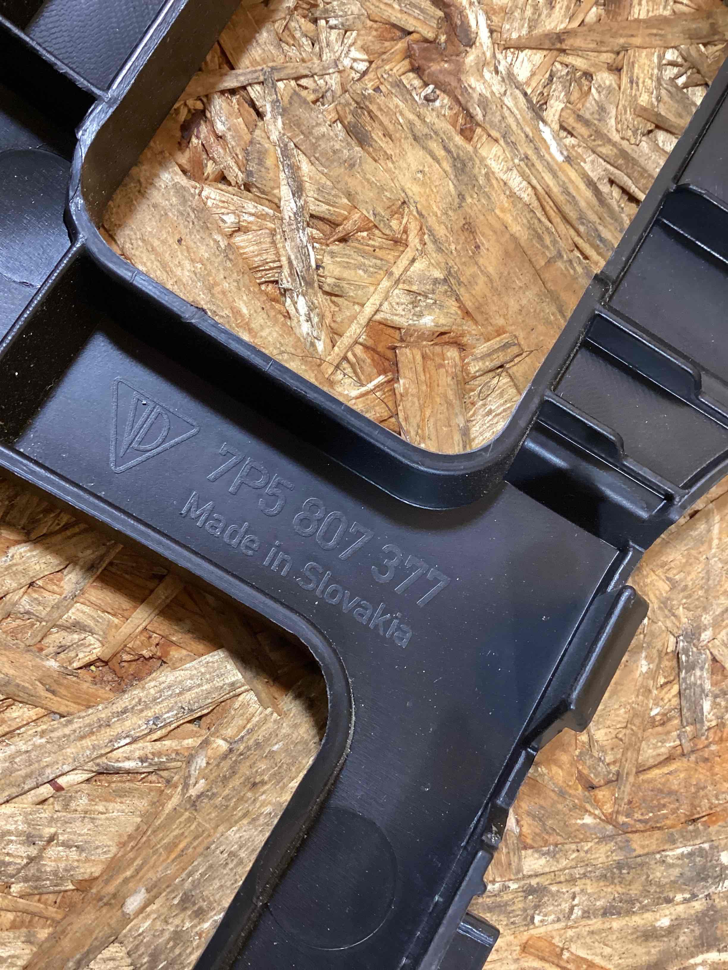 Крепление бампера Porsche Cayenne 271125-122