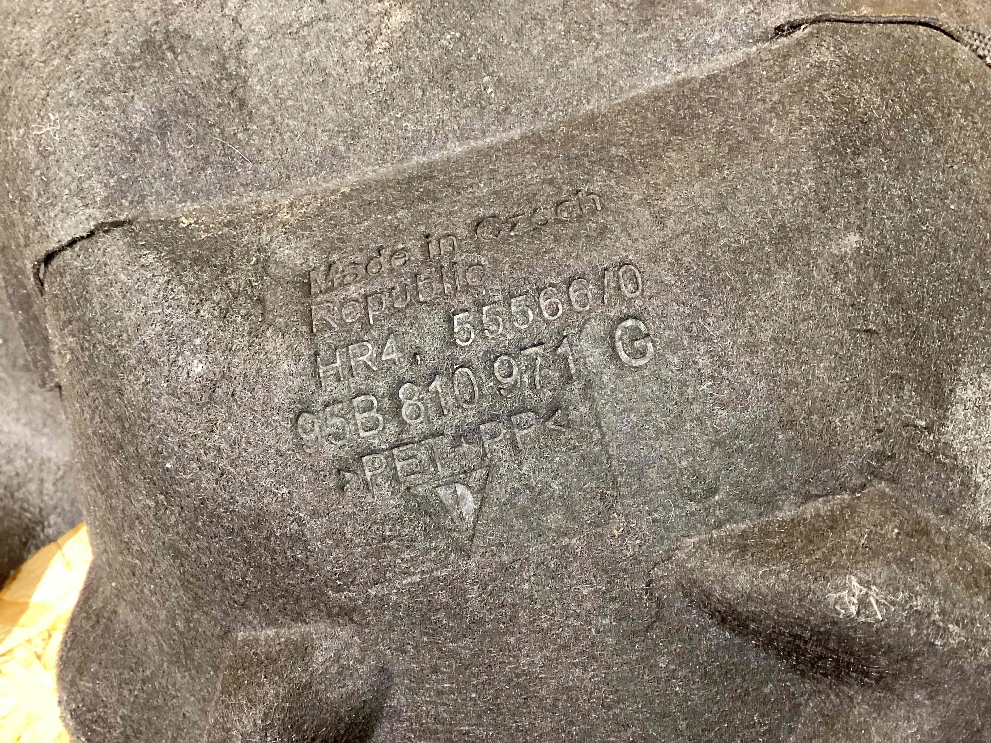 Защита арок задняя левая (подкрылок) Porsche Macan 271125-123