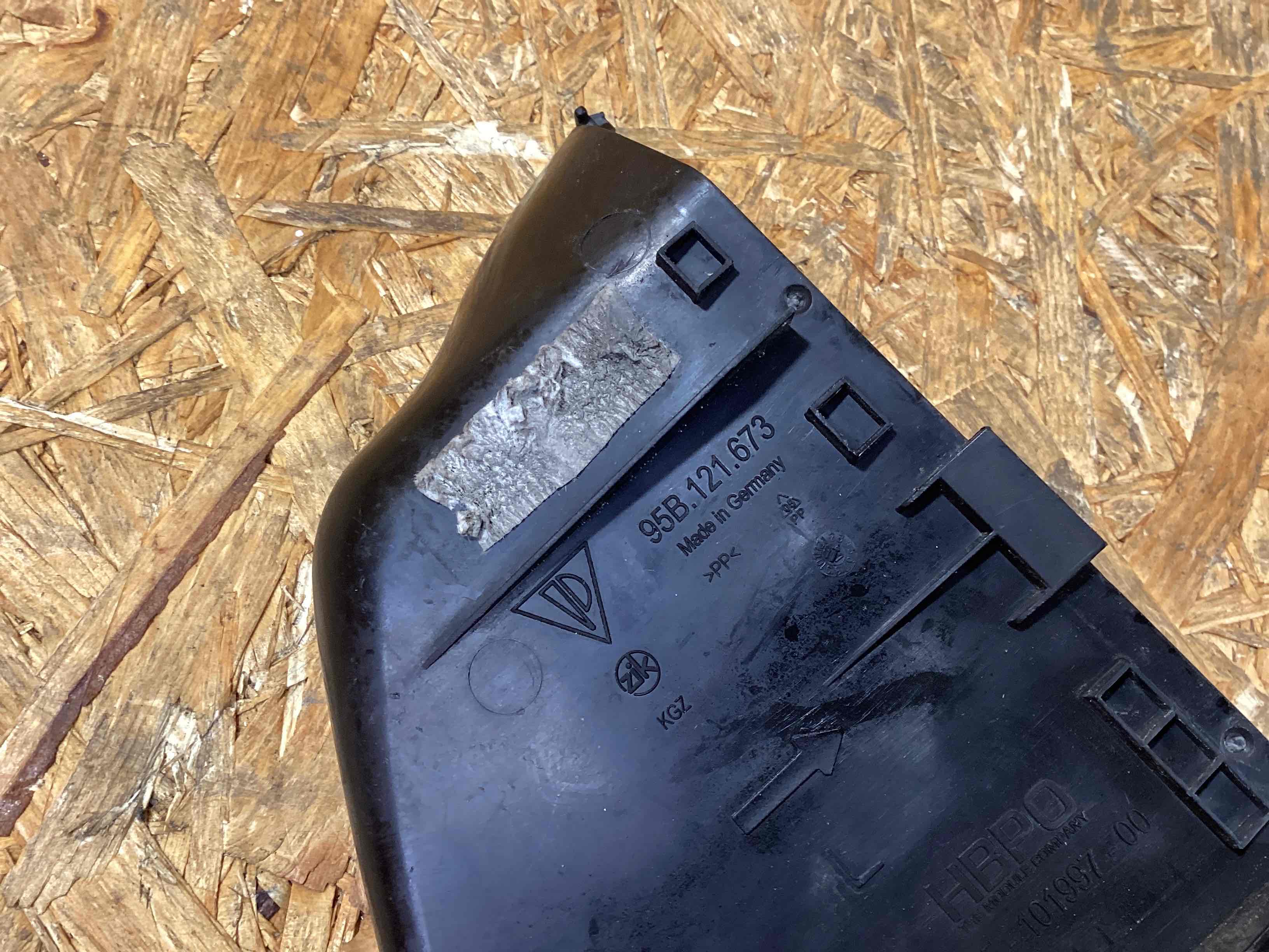 Воздуховод Porsche Macan 271125-131