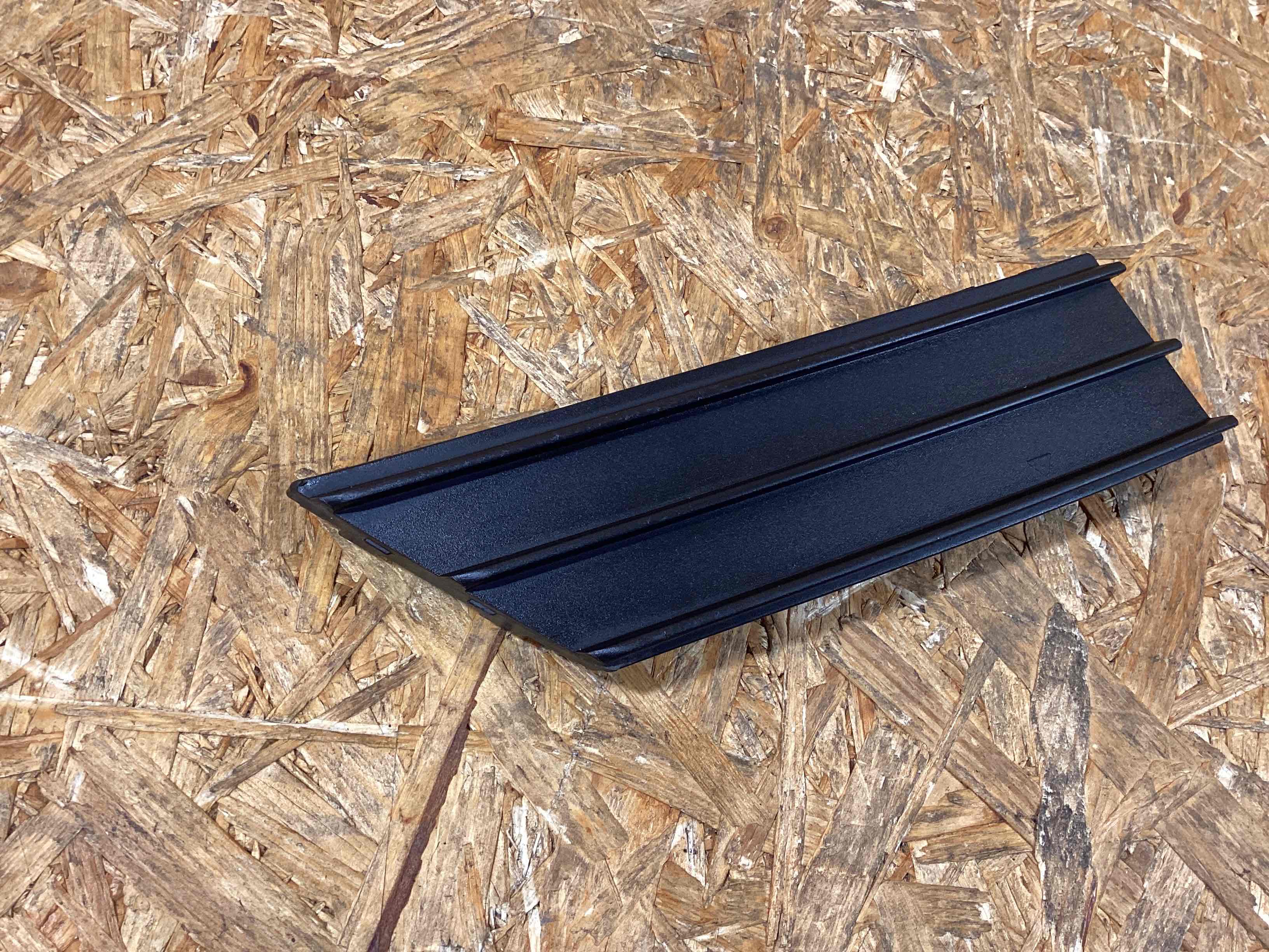 Заглушка, вставка (решетка) в бампер Porsche Taycan 271125-132