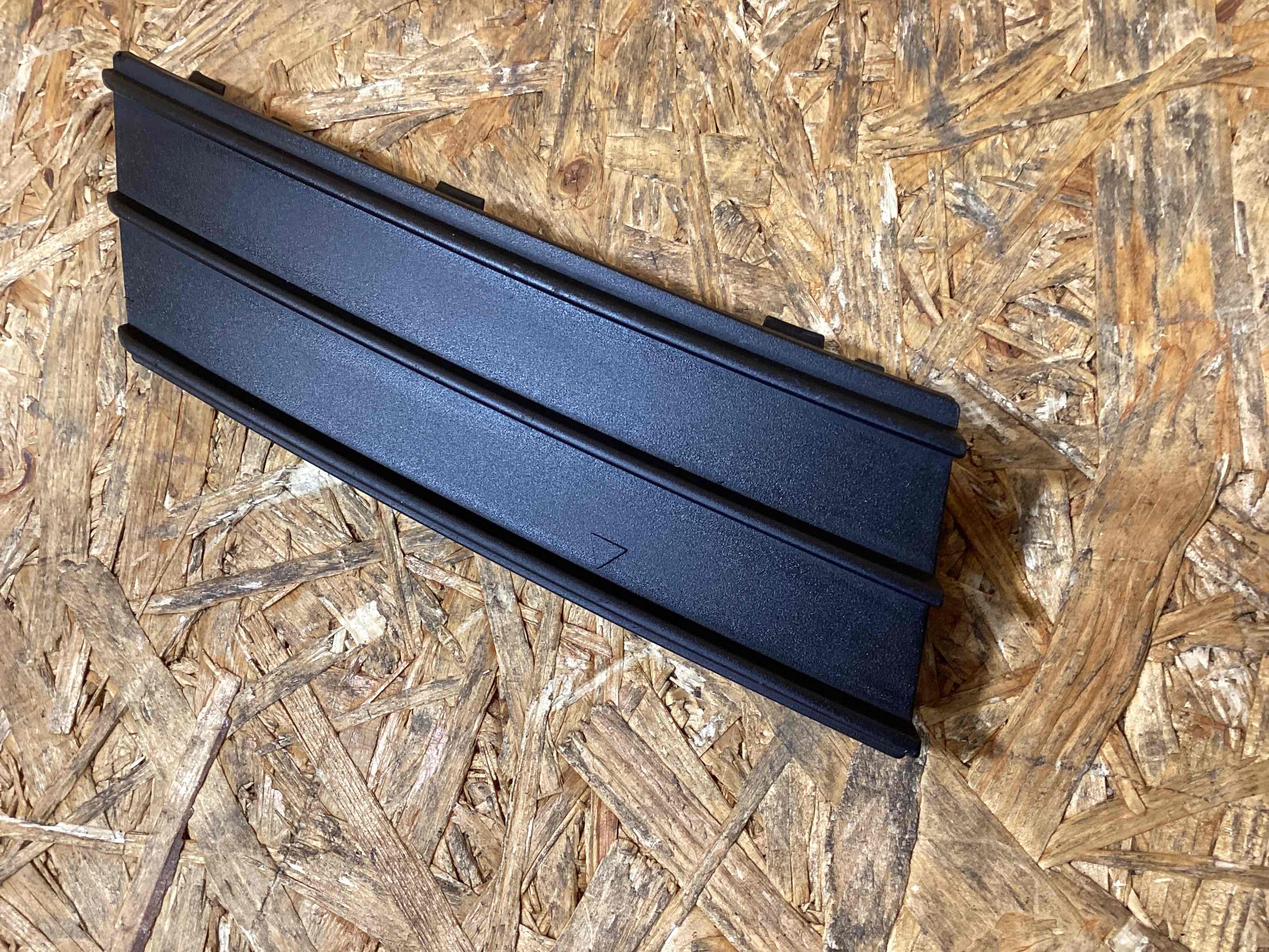 Заглушка, вставка (решетка) в бампер Porsche Taycan 271125-132