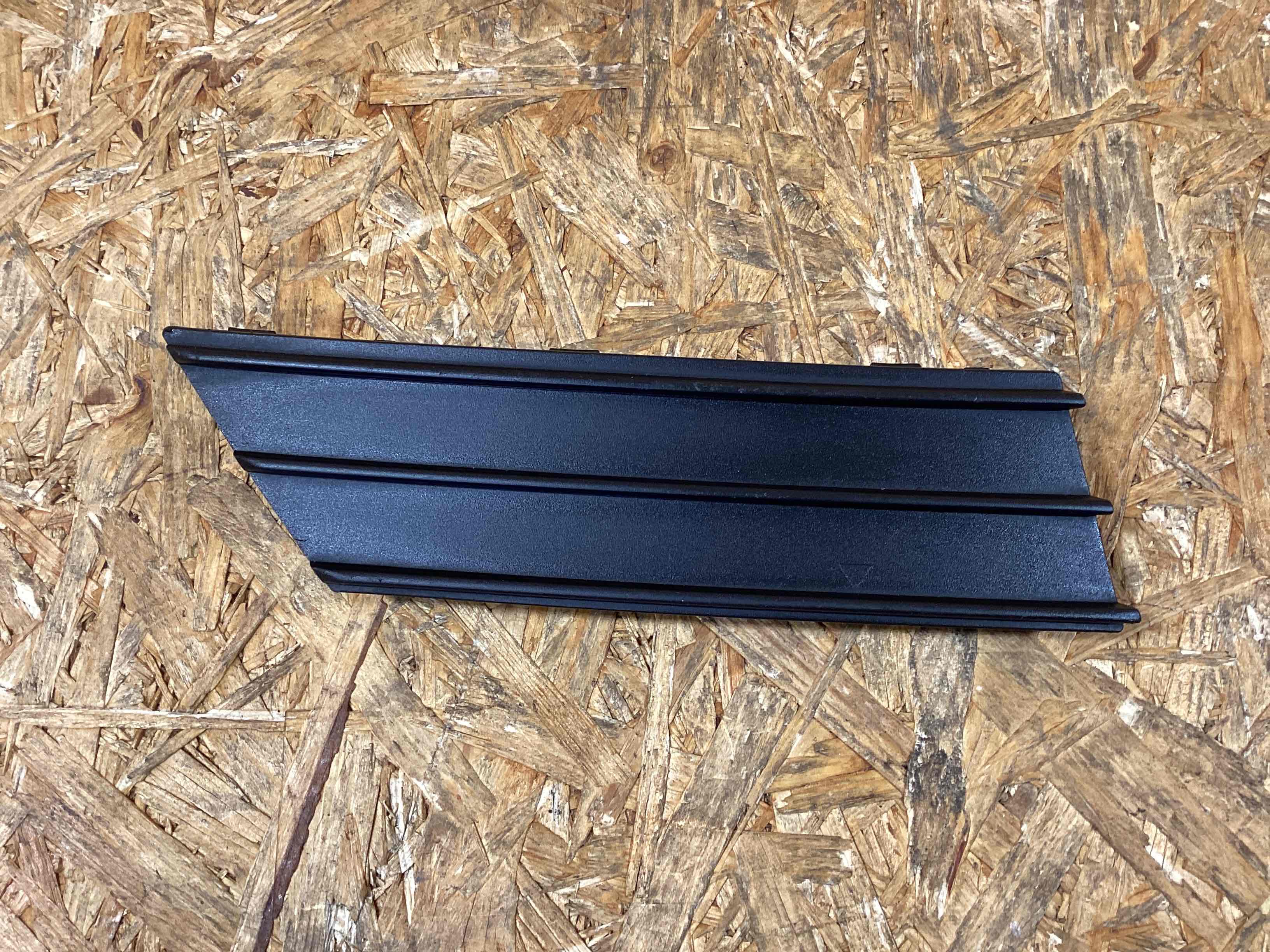 Заглушка, вставка (решетка) в бампер Porsche Taycan 271125-132