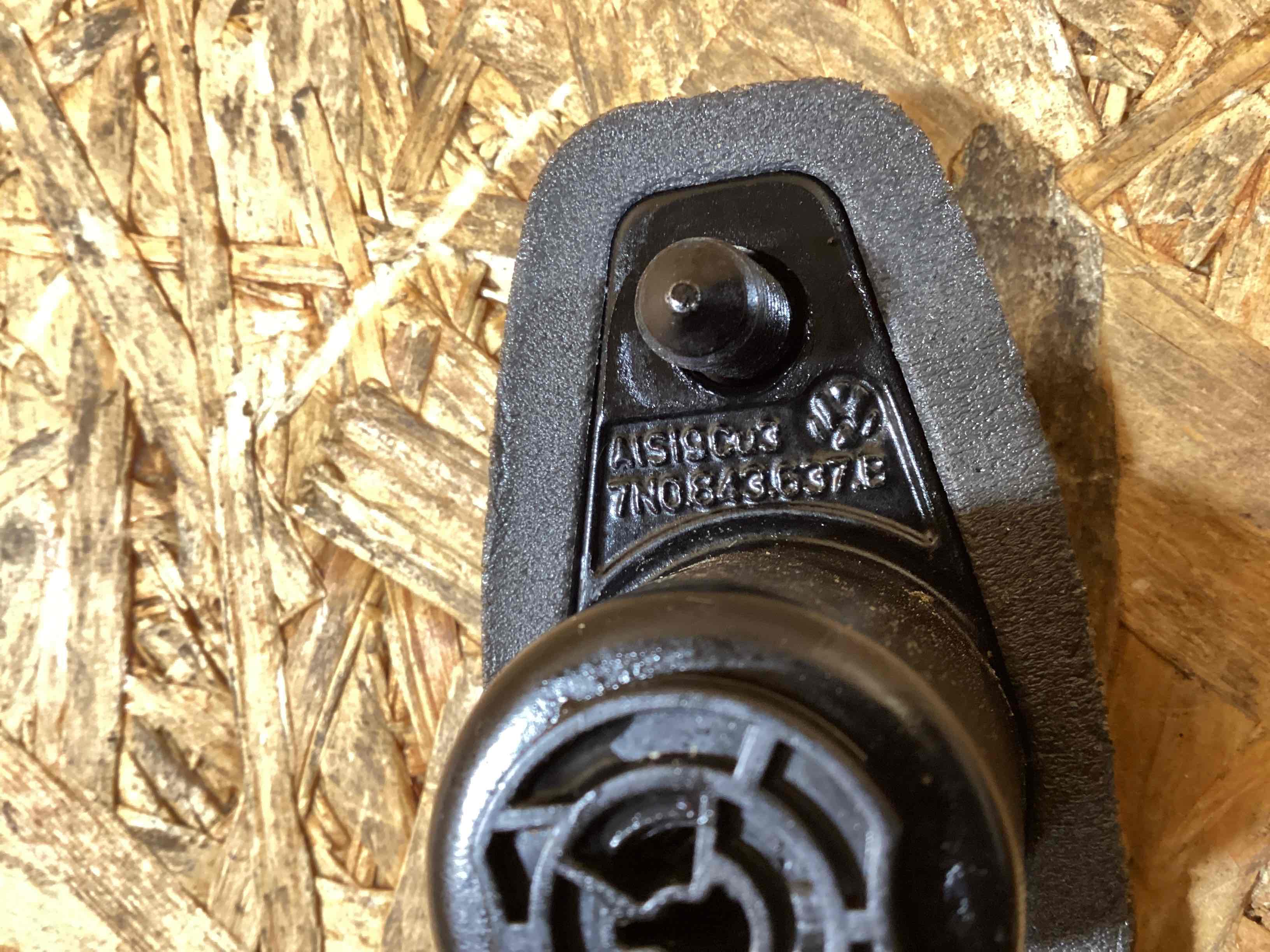 Крепление, кронштейн Porsche Macan 271125-134